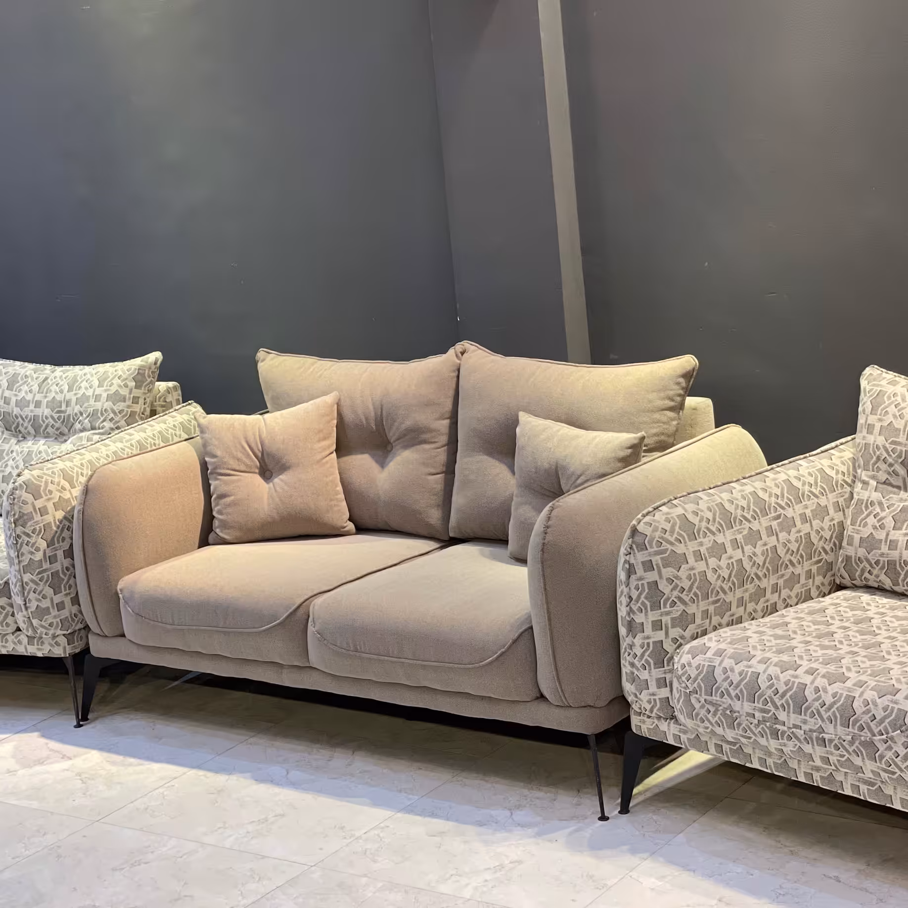 مبل مدل کاترین پایه فلز و چوب به سلیقه مشتری مناسب منازل کوچک (ارسال با باربری و پس کرایه)