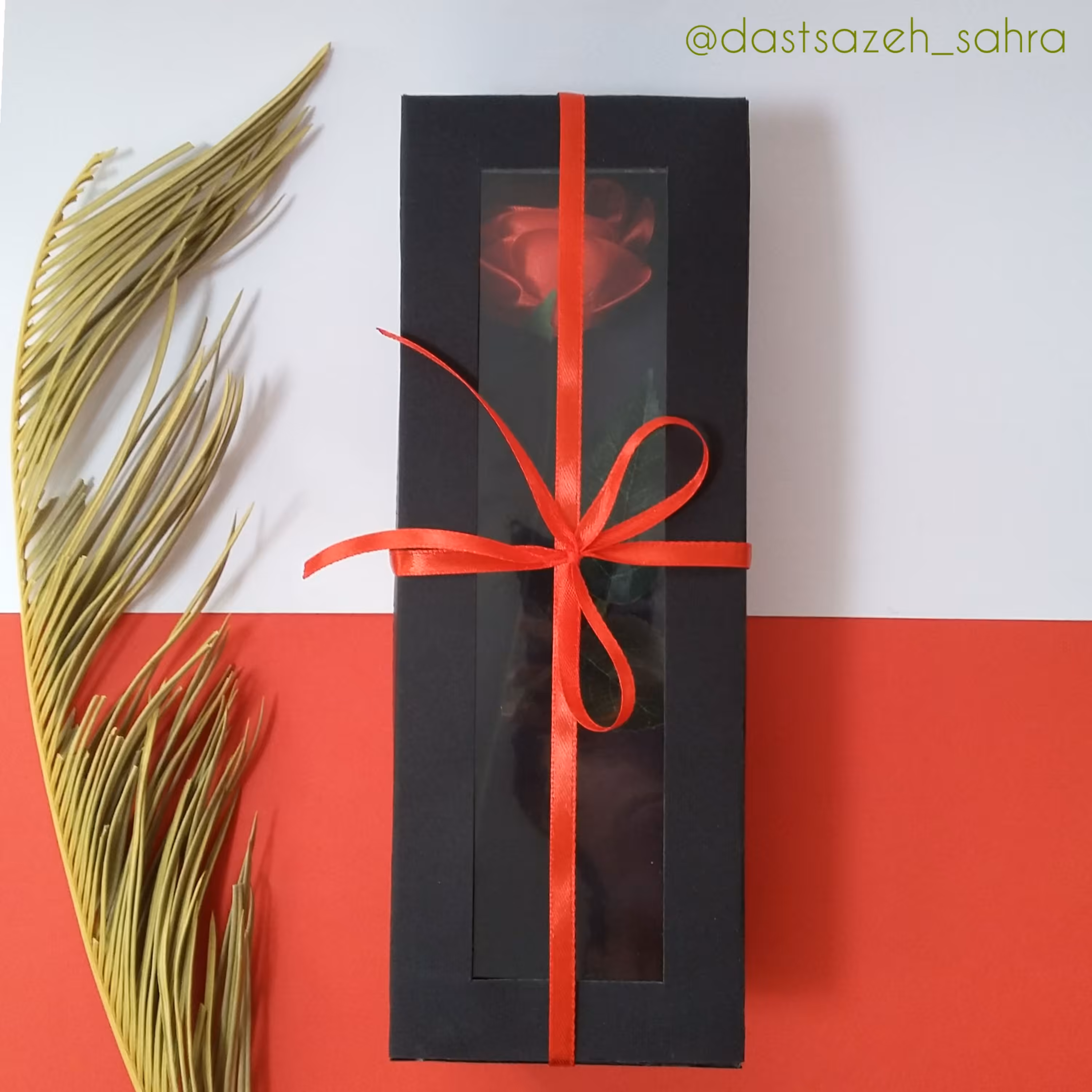 جعبه گل رز جای جواهر و حلقه (باکس طلقی گل رز روبانی )