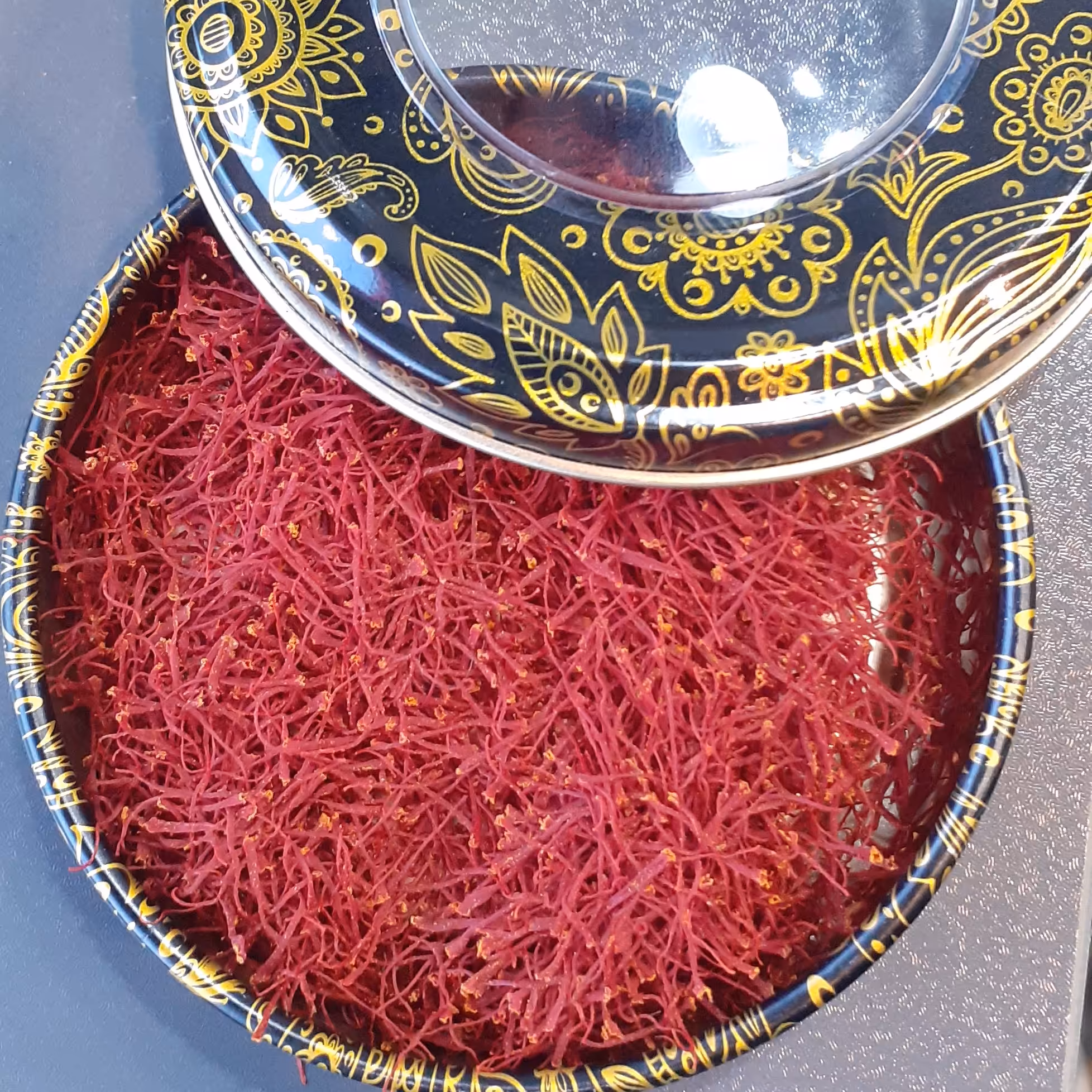 زعفران نگین طبیعی خشک 