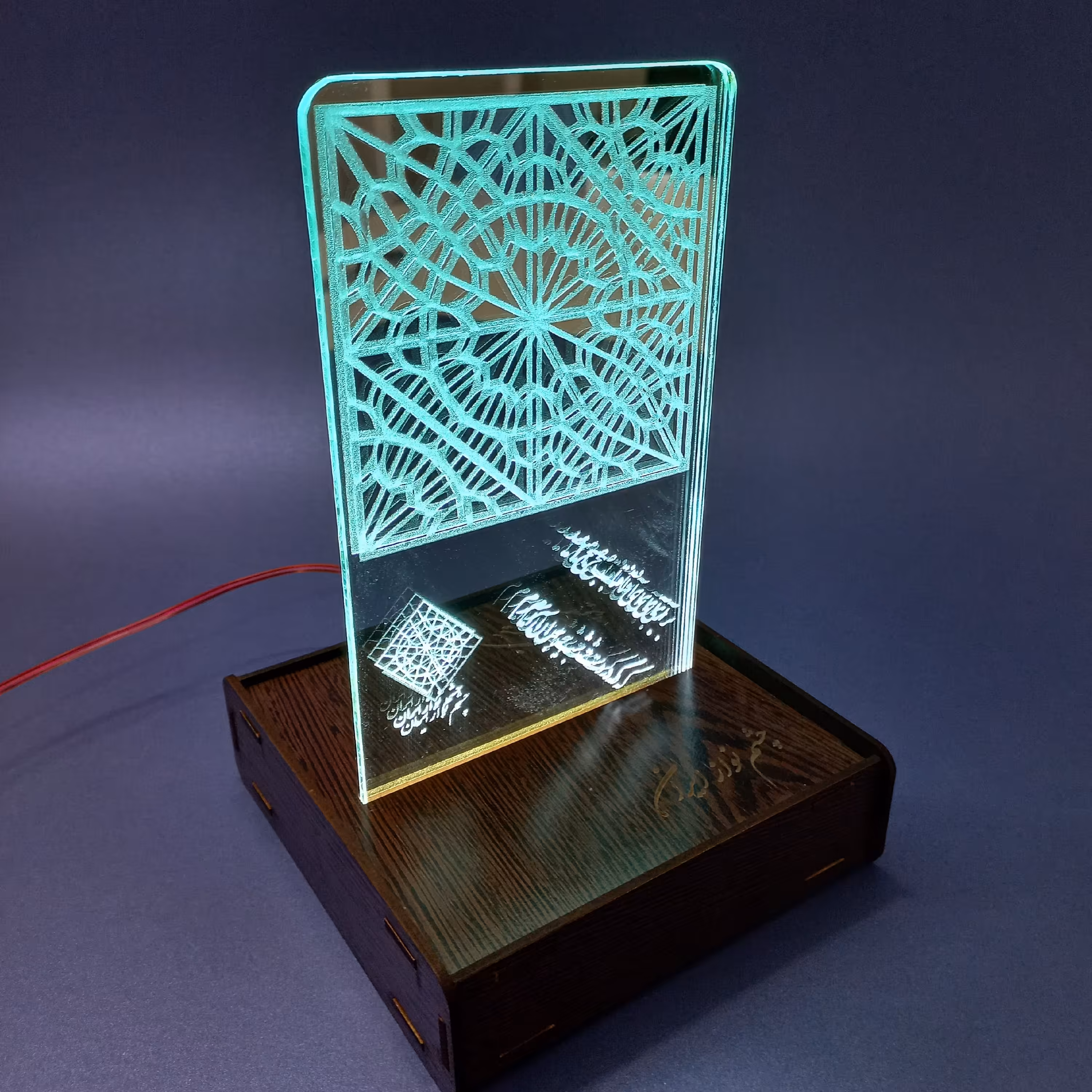 شب تاب آینه ای حکاکی شده طرح گره چینی (اُرسی) 