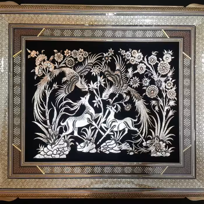 تابلو قاب خاتم صلیبی گوشه دار  با پلاک قلم زنی گل و مرغ  سایز 60در70سانتی متر 