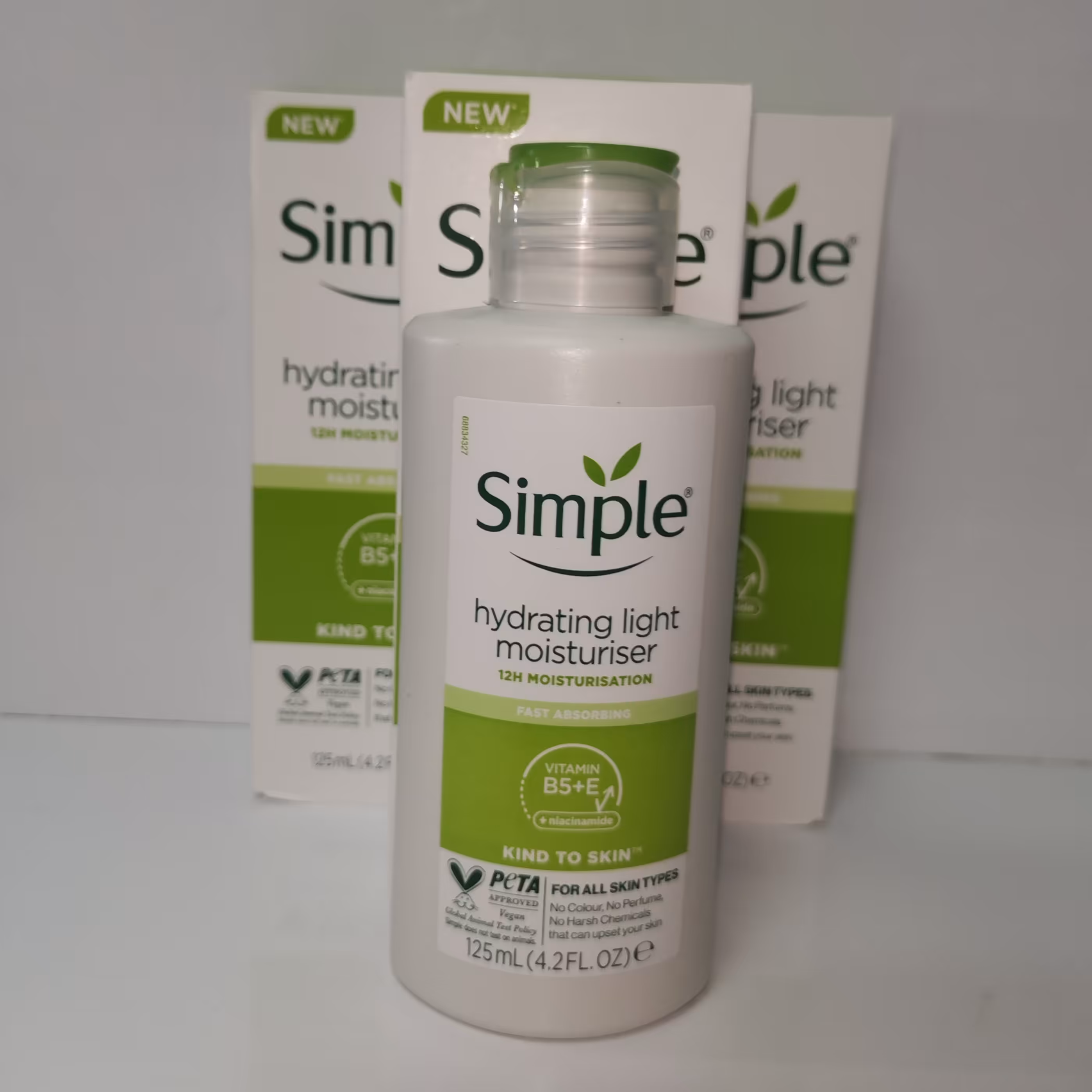 کرم مرطوب کننده و آبرسان 12 ساعته مناسب پوست های چرب 125 میل 