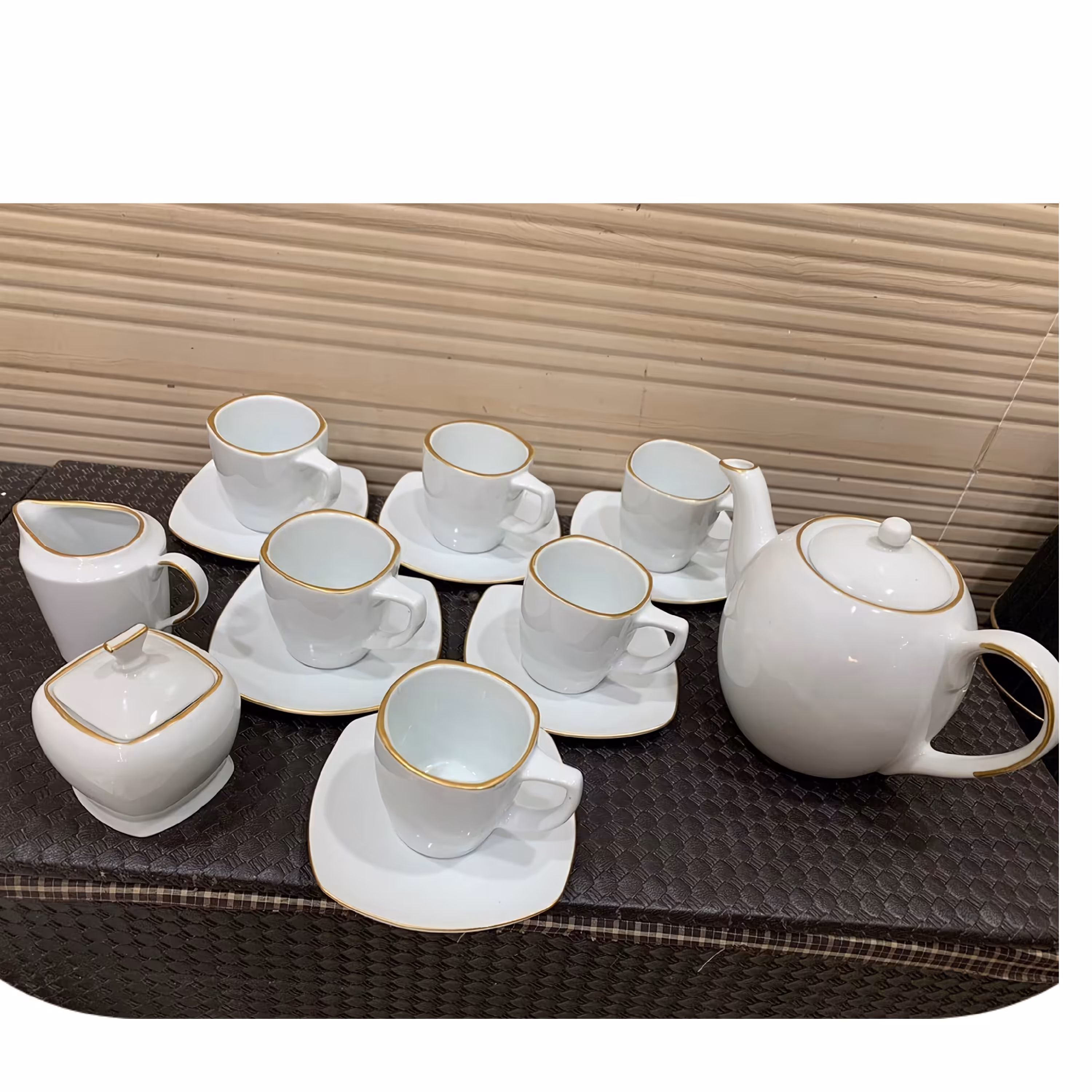 17 پارچه چینی چای خوری لبه طلایی