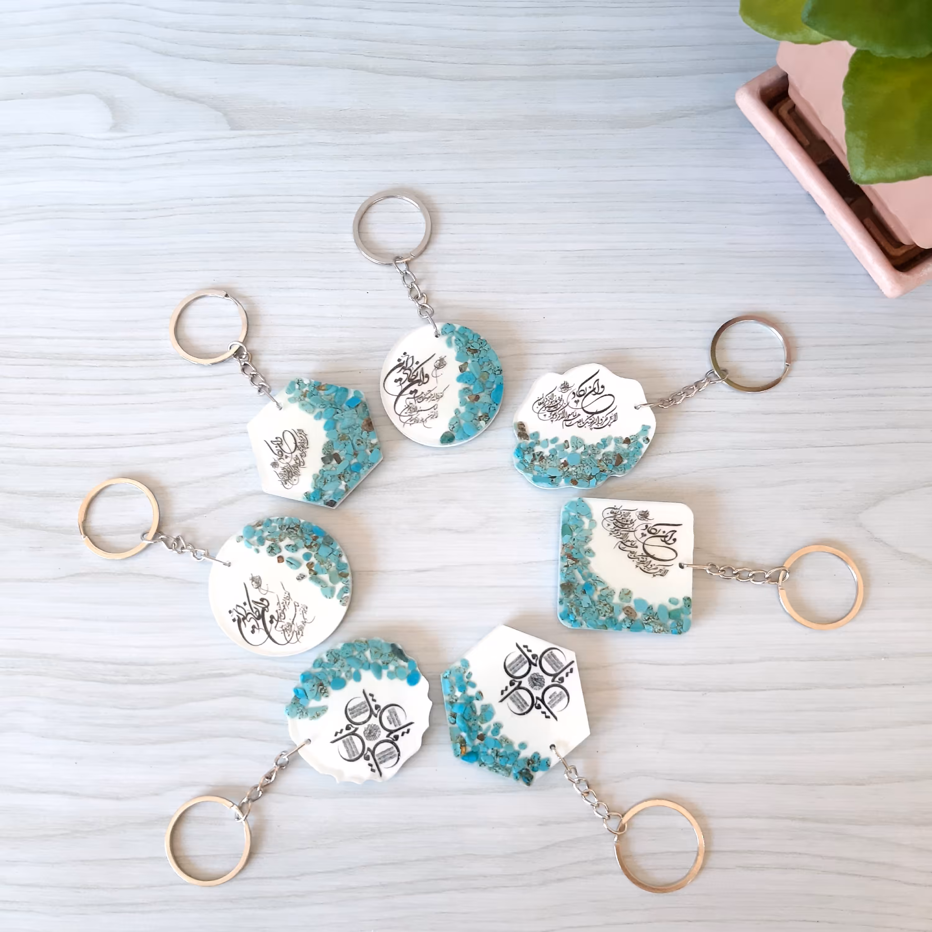 جاسوئیچی تمام رزین با سنگ فیروزه و آیه متبرک وان یکاد