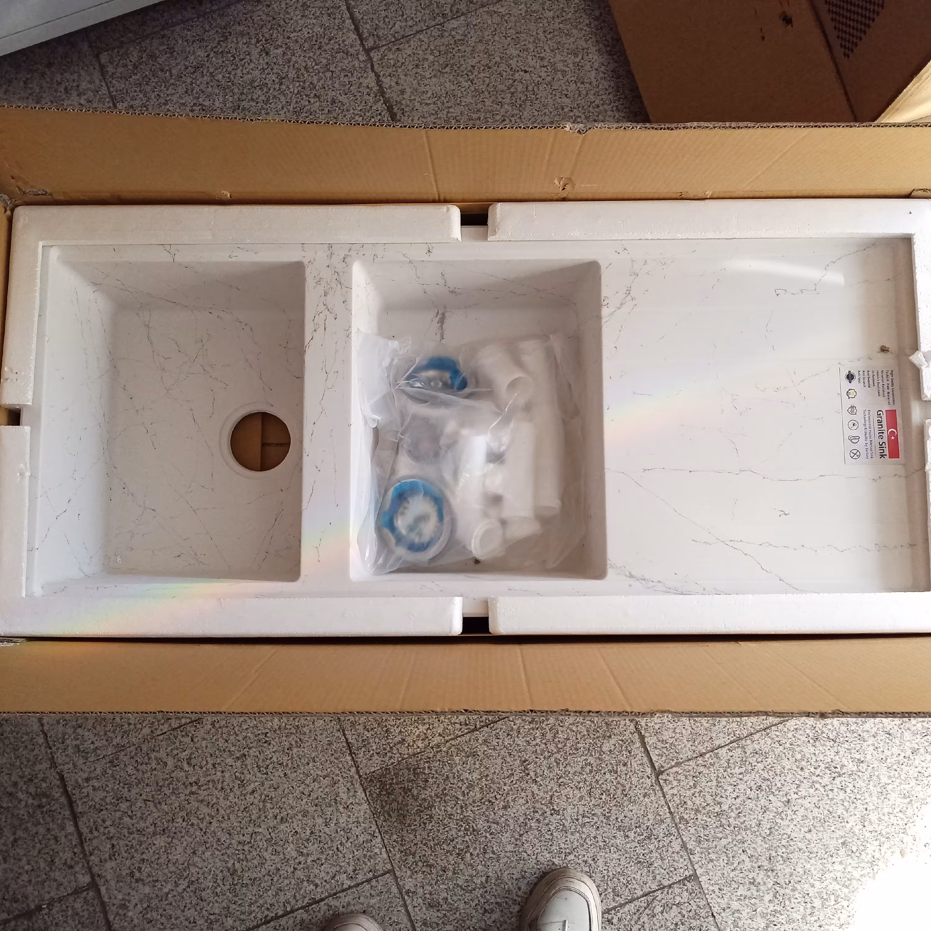 سینک گرانیتی سفید رگه نقره ای مواد ترکیه سایز 115 در 50(ارسال با باربری) 