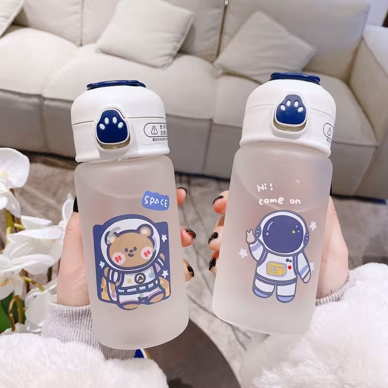 قمقمه فانتزی طرح فضانورد جنس شیشه مات حجم 380 ml 