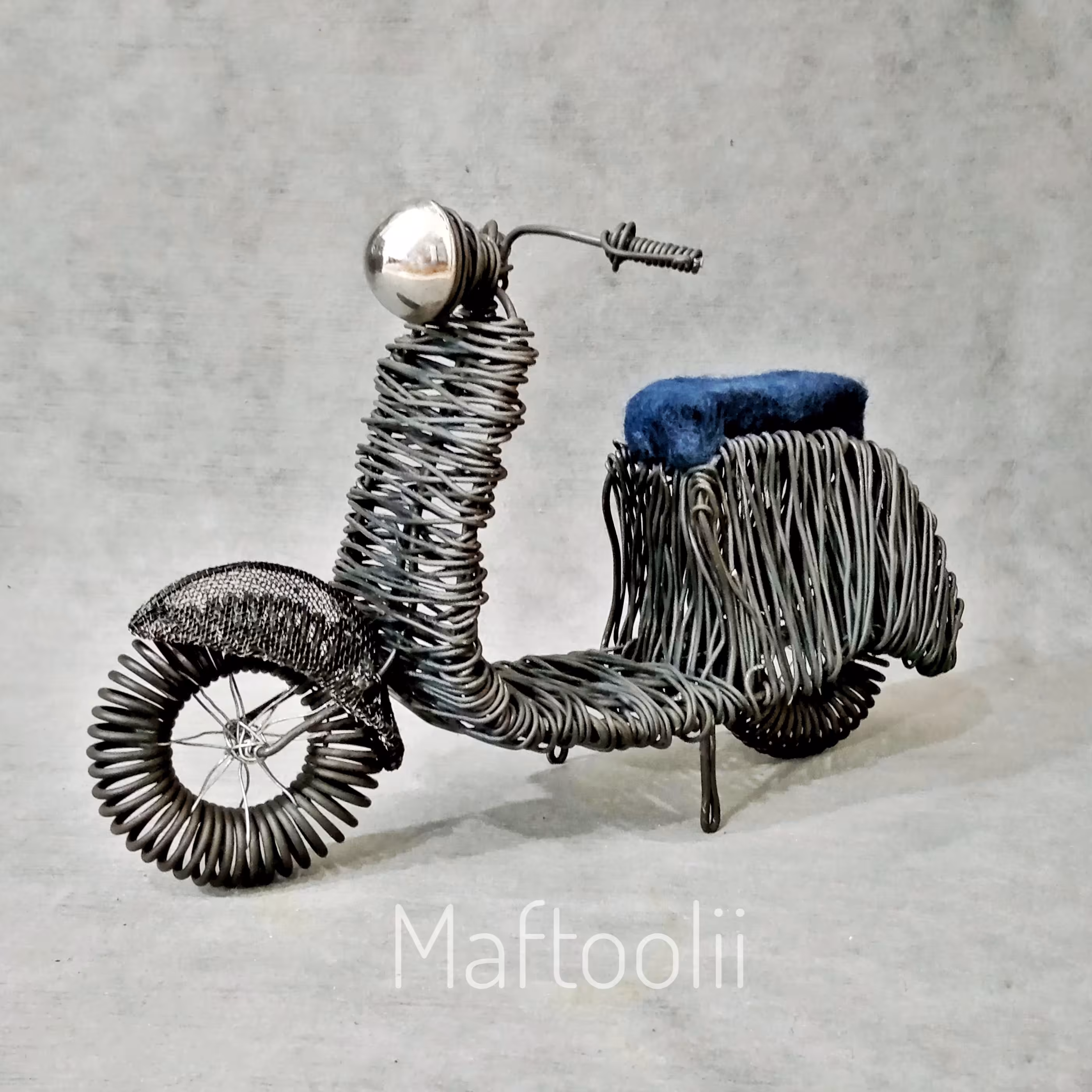 مجسمه دکوری موتور وسپا