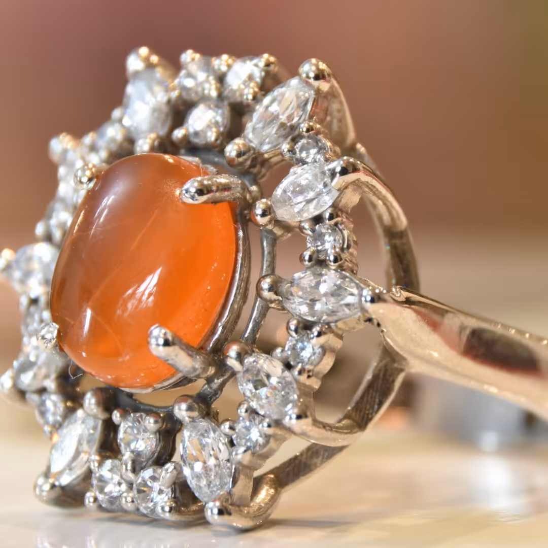 انگشتر زنانه نقره  عیار 925نگین عقیق  آبکاری طلا سفید 