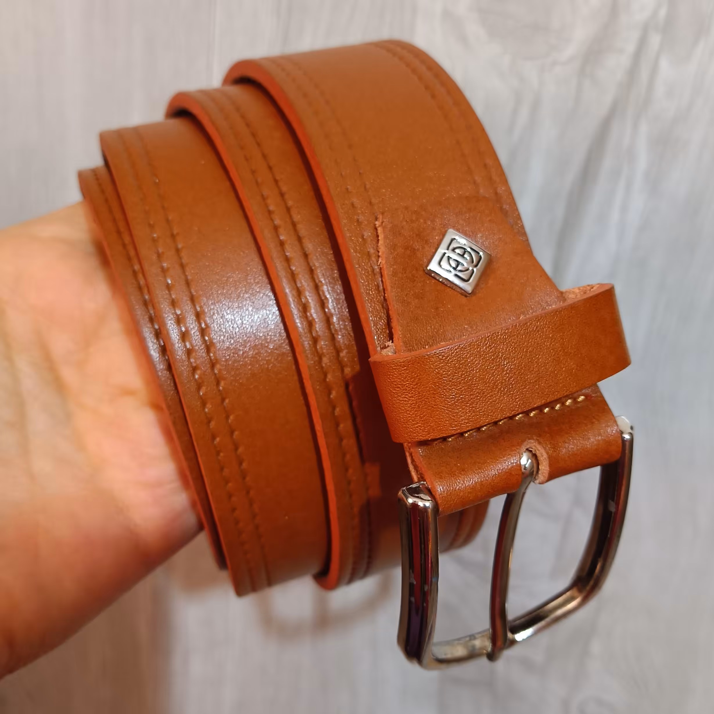 کمربند چرم طبیعی گاومیش یه لا با سگک میخی رنگ عسلی