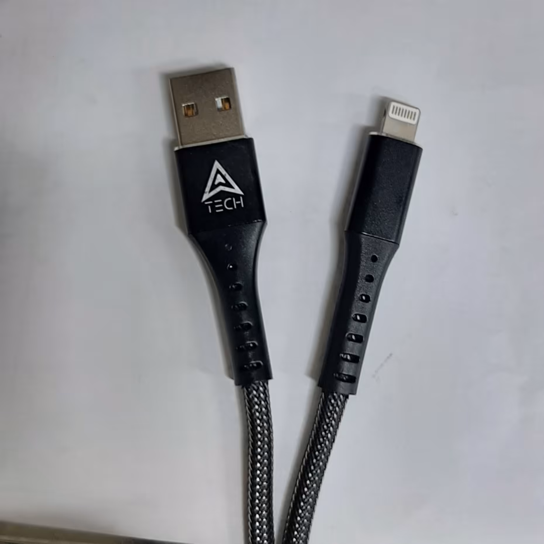 کابل شارژر  هندسفری بلوتوثی کنفی آیفون در سه رنگ نقره ای و قرمز و نوک مدادی