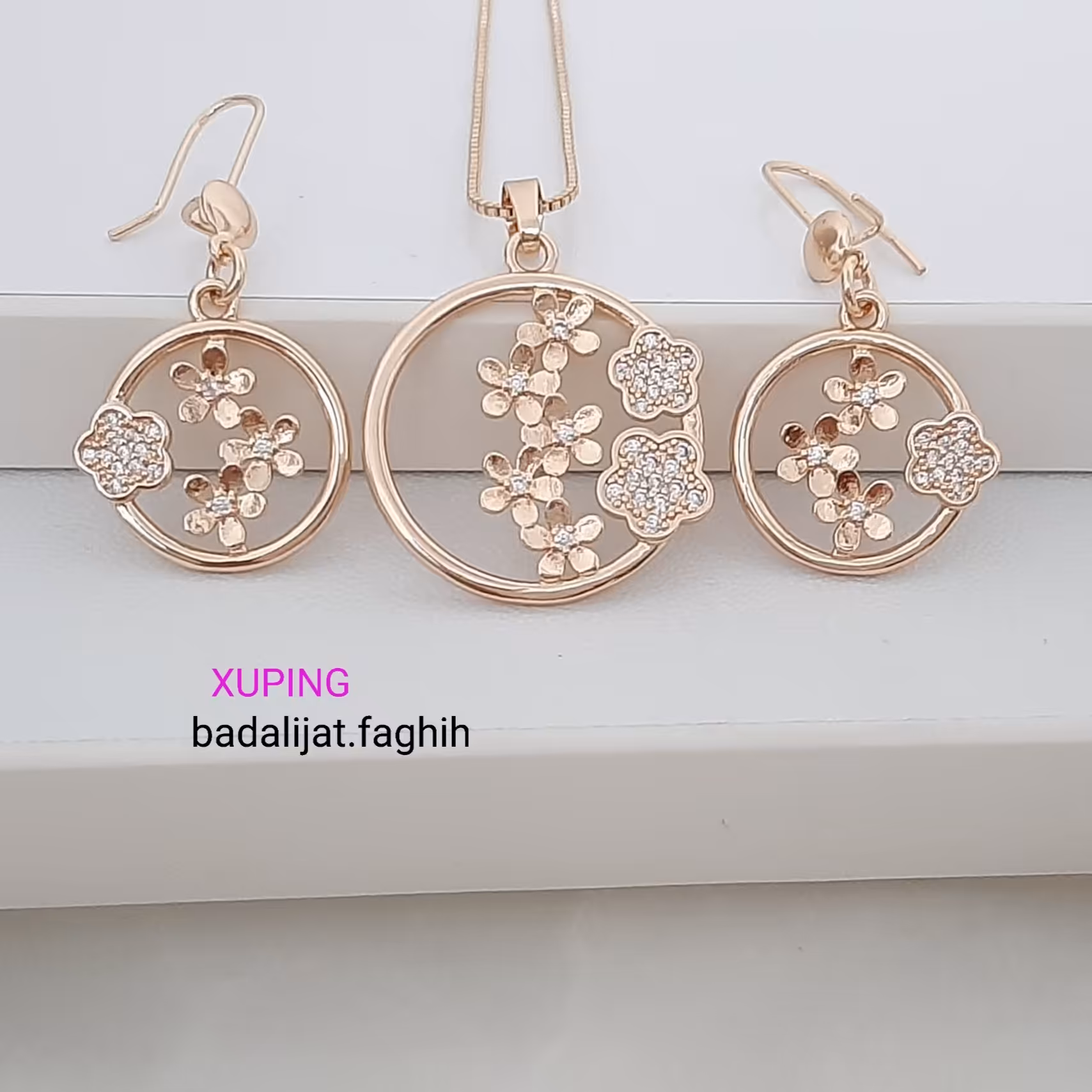 نیم ست لاکچری ژوپینگ با بهترین کیفیت و آبکاری طلا و کاملا رنگ ثابت 