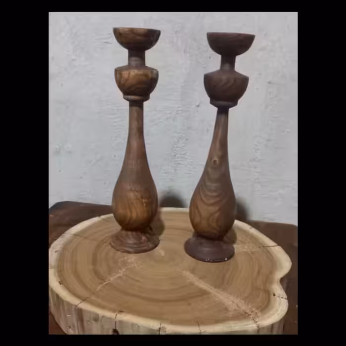 جا شمعی زیبا درسه سایز های 15و20و24 ودر دسته های دوتایی و سه تایی و بیشتر  فروخته میشود