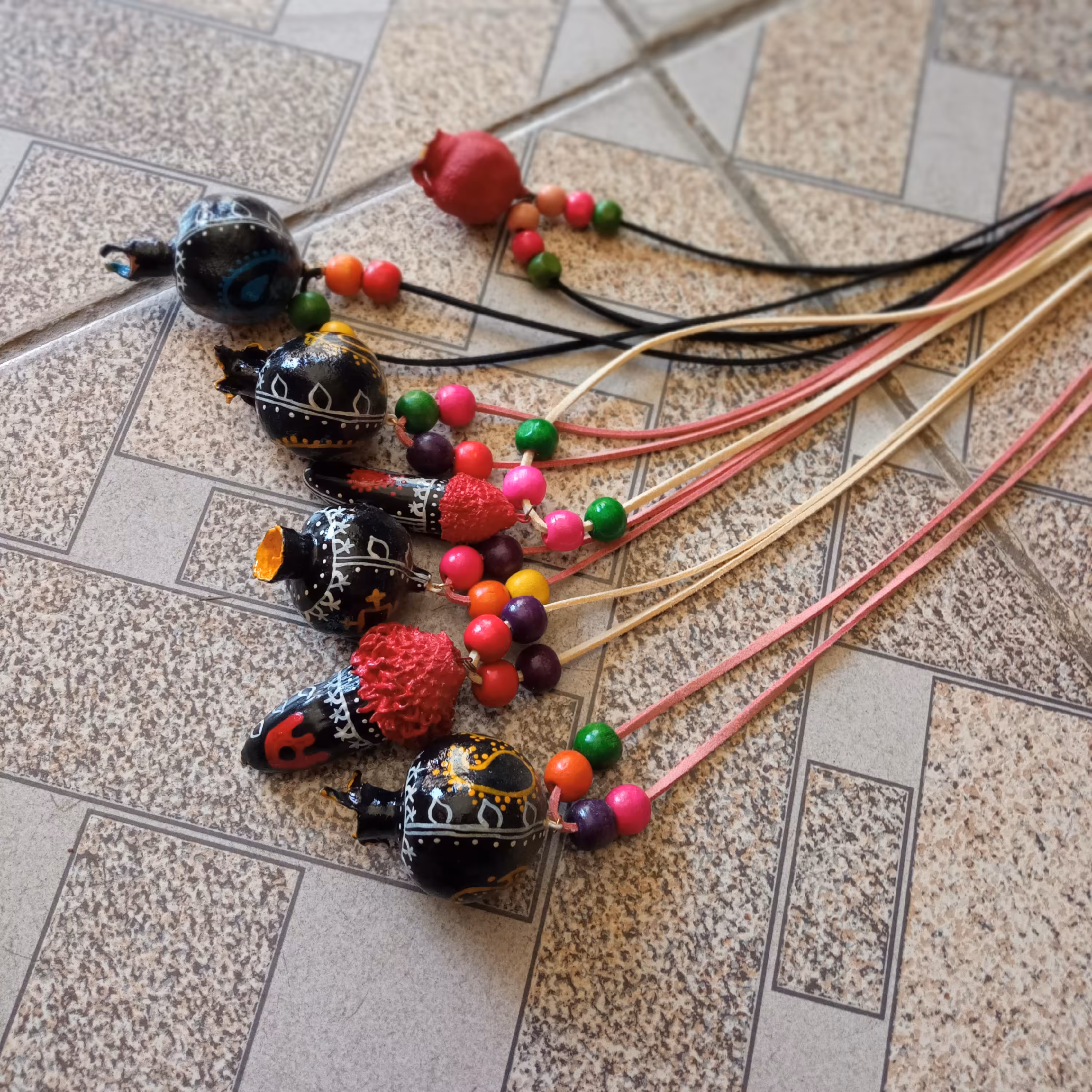 گردنبند زنانه و دخترانه انار  مناسب لباس کردی