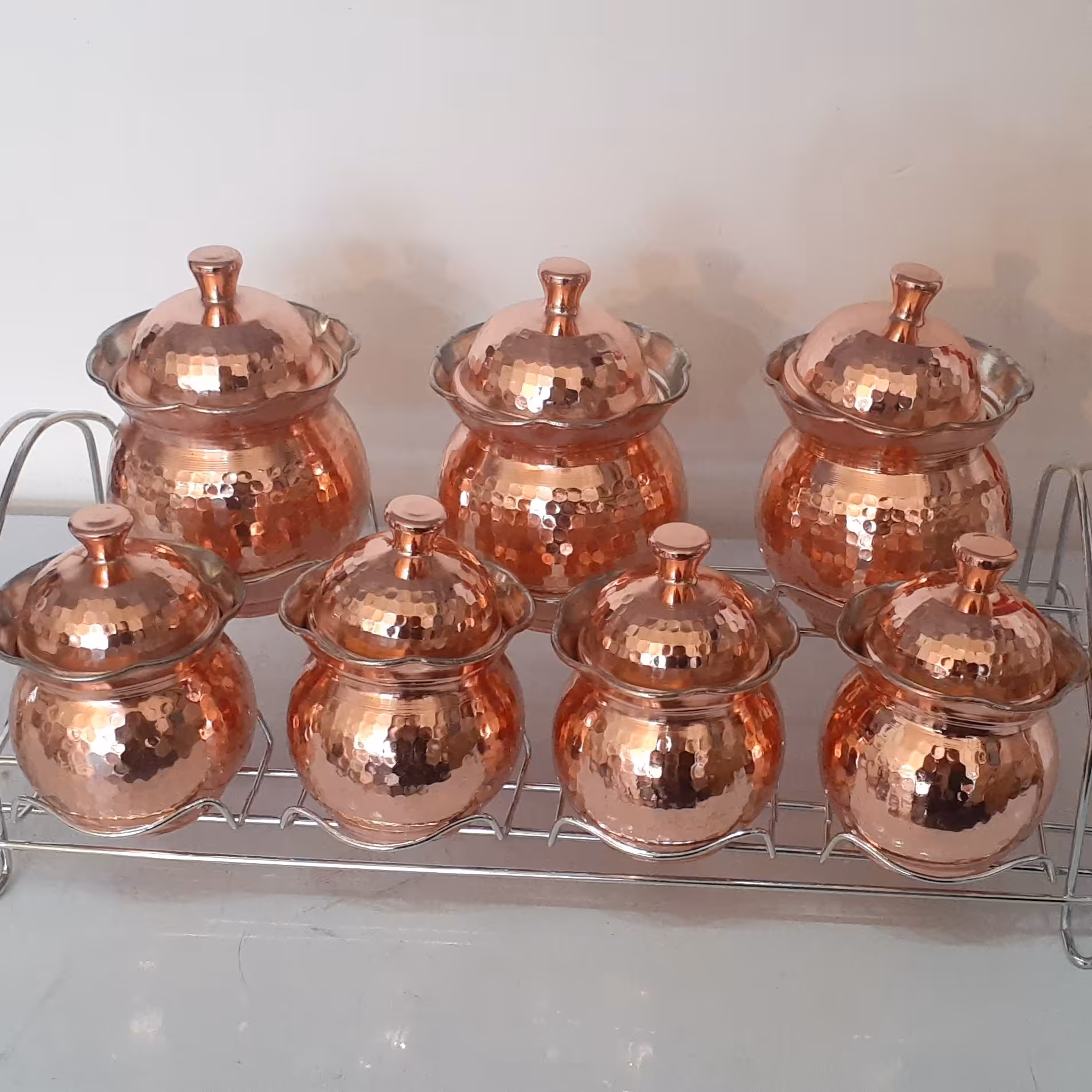 جا ادویه ای مسی پاسماوری 7 تایی، دو طبقه، شکل خمره ای ، چکشی ، داخل قلع
