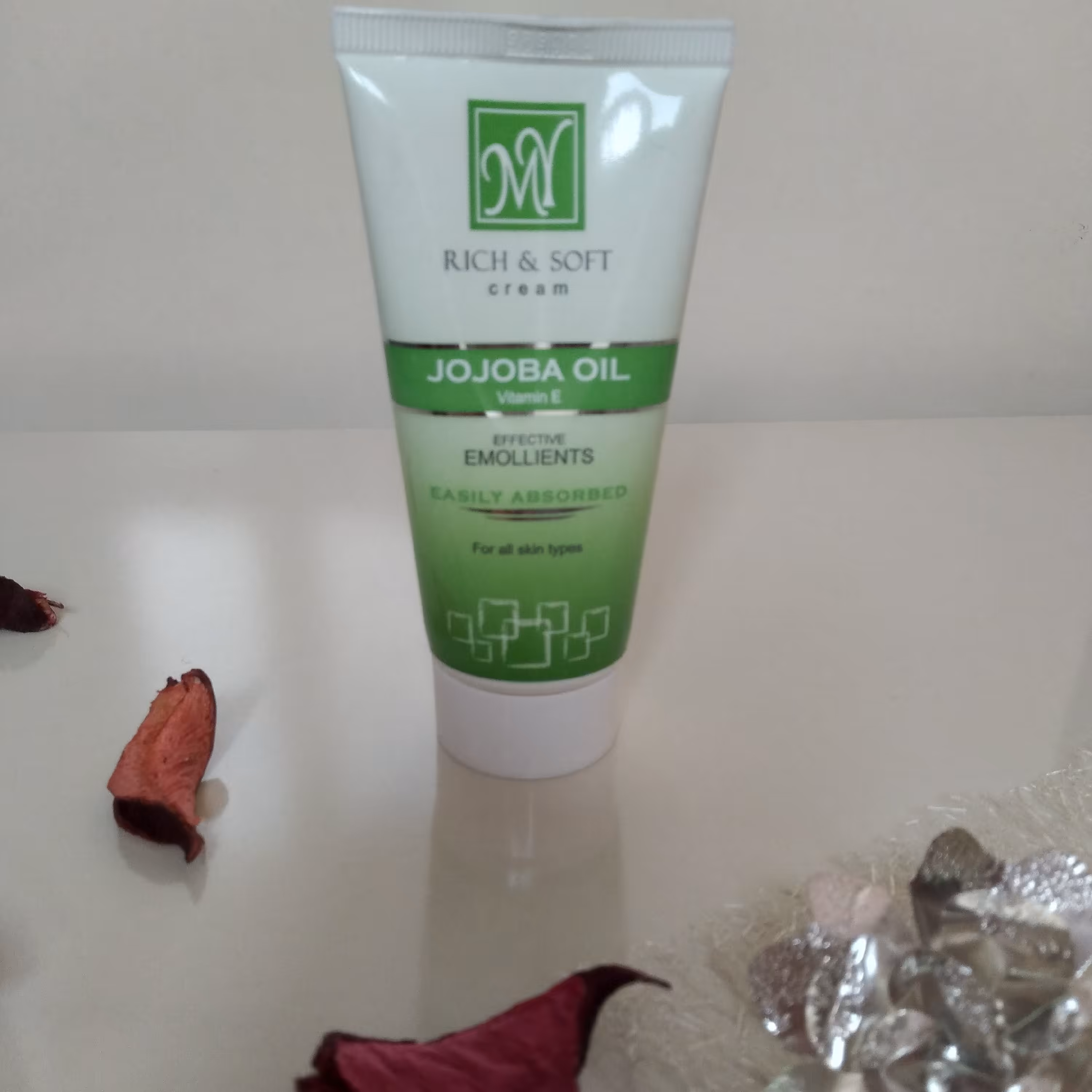 کرم مرطوب کننده جوجوبا