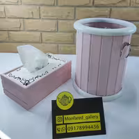 سطل و جا دستمال کاغذی ساخته شده از چوب گردو بسیار شیک و با کیفیت دارای پارچه داخل محفظه سطل
رنگ قهویی طرح چوب هم موجود م