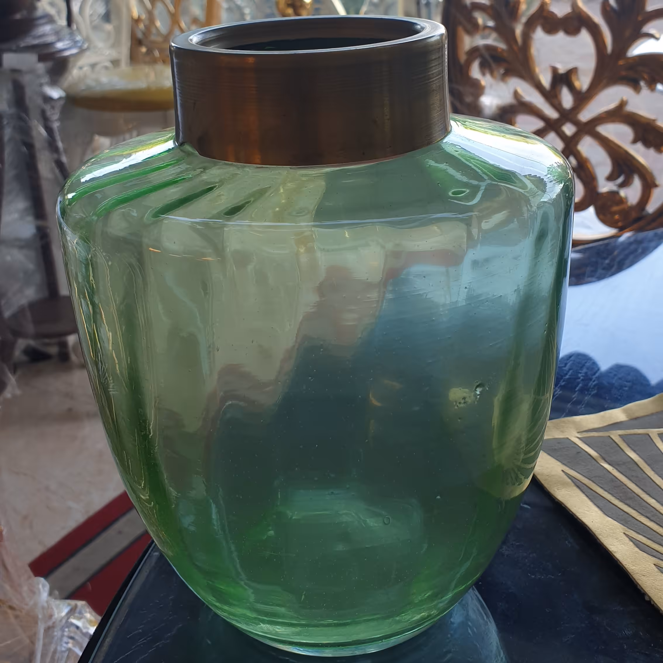 گلدان بلوری الوان با لبه برنجی