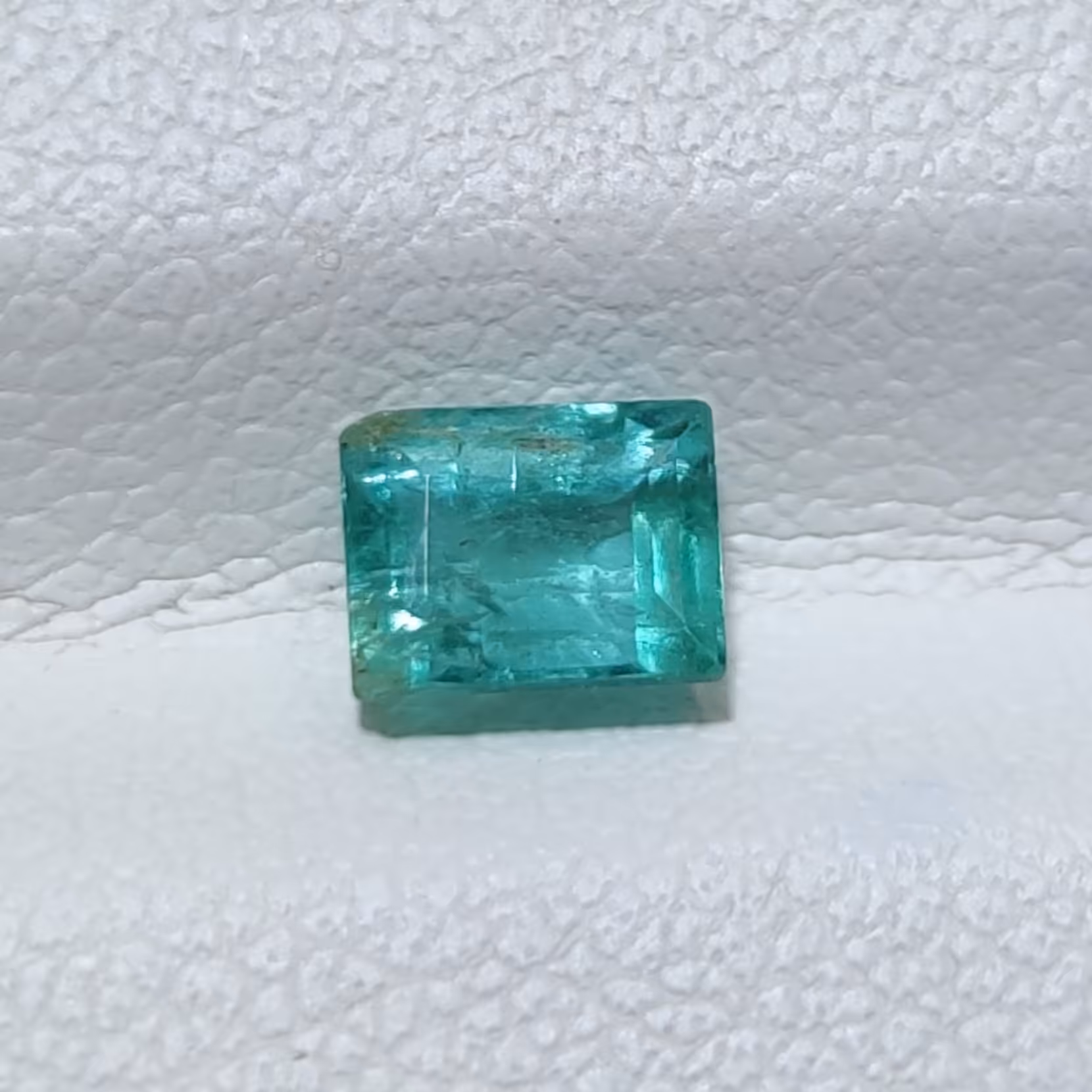 نگین سنگ زمرد معدنی کشور زامبیا                       