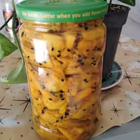 ترشی خانگی انبه، بسیار خوشمزه وعالی، در بسته هی یک کیلویی