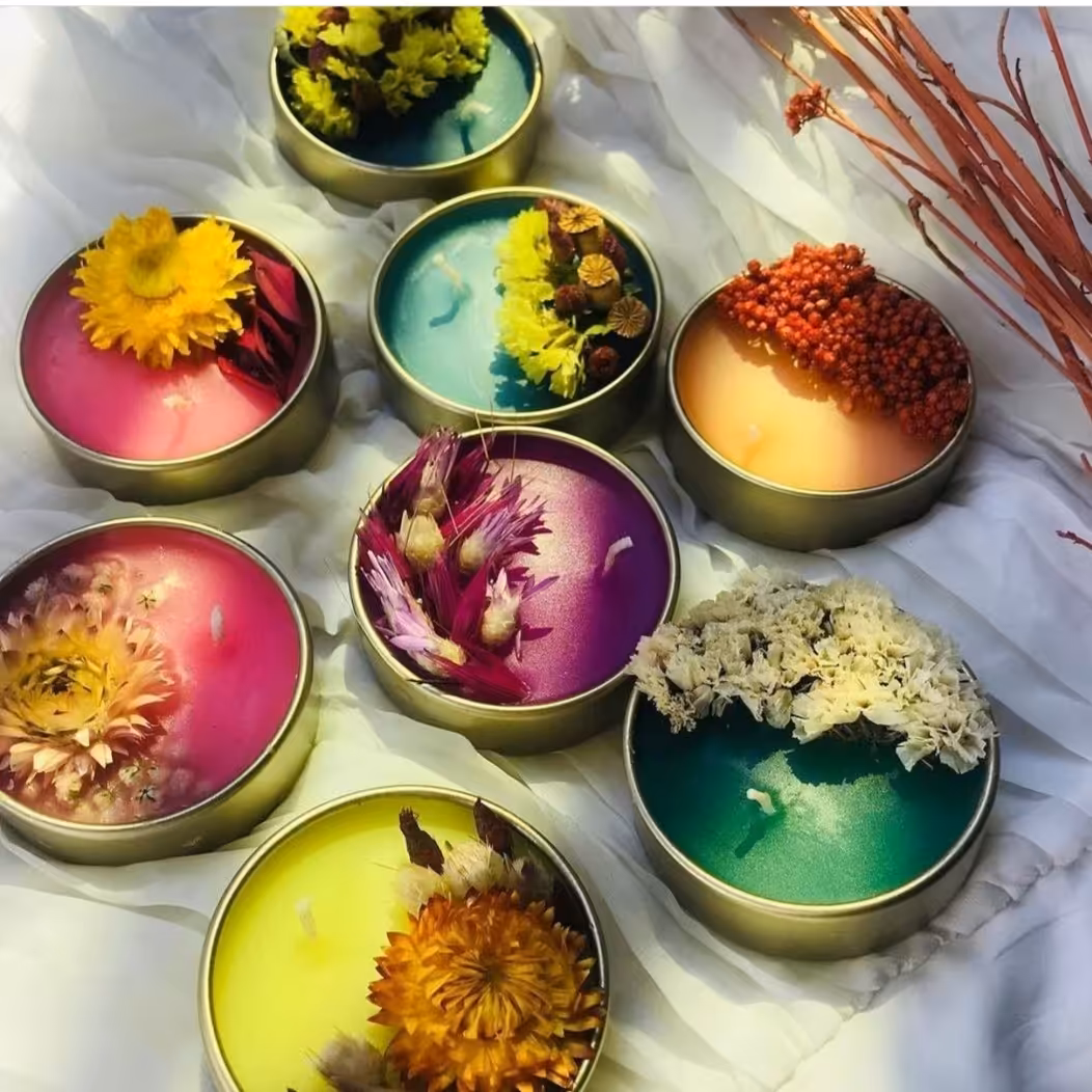 شمع قوطی فلزی عطری به همراه گل مناسب جهت هدیه  فروش عمده وتک