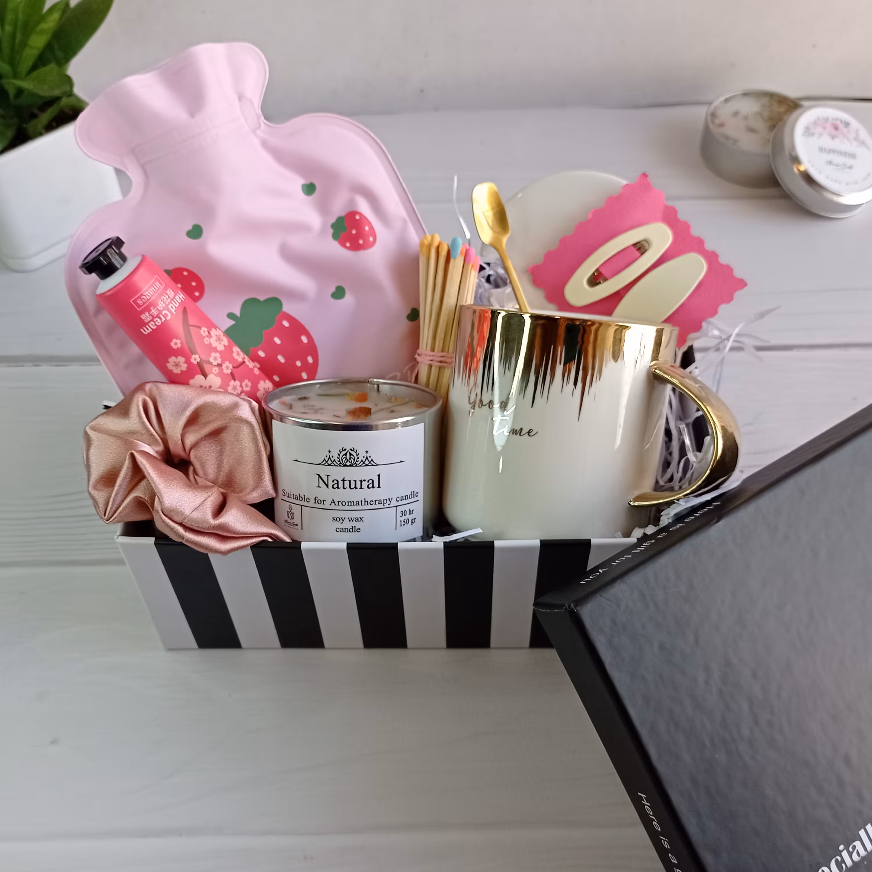 باکس هدیه زنانه سفید صورتی