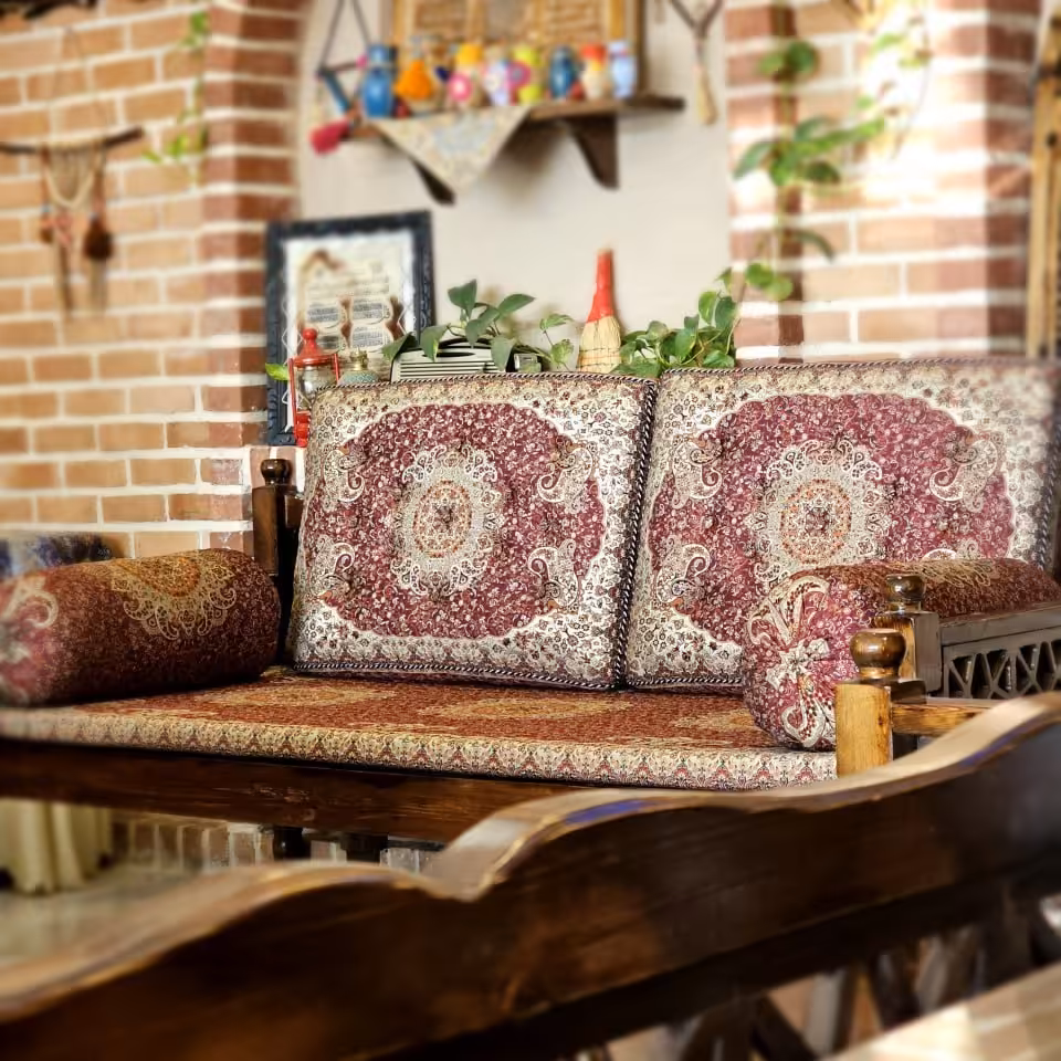 ست 5 تکه پشتی سنتی طرح شاه نشین قرمز 