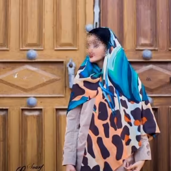 روسری کد 221،جنس نخ کره بسیار با کیفیت نرم ولطیف با ایستایی خیلی خوب