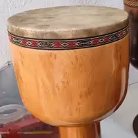 تنبک سایز دهانه 25 برند معروف شیرانی با پوست شتر  به همراه کیس مخصوص ابردار