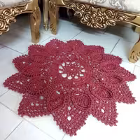 فرشینه قلاب بافی طرح برگ بافته شده با نخ مکرومه سه سوزنه و با رنگ دلخواه شما 