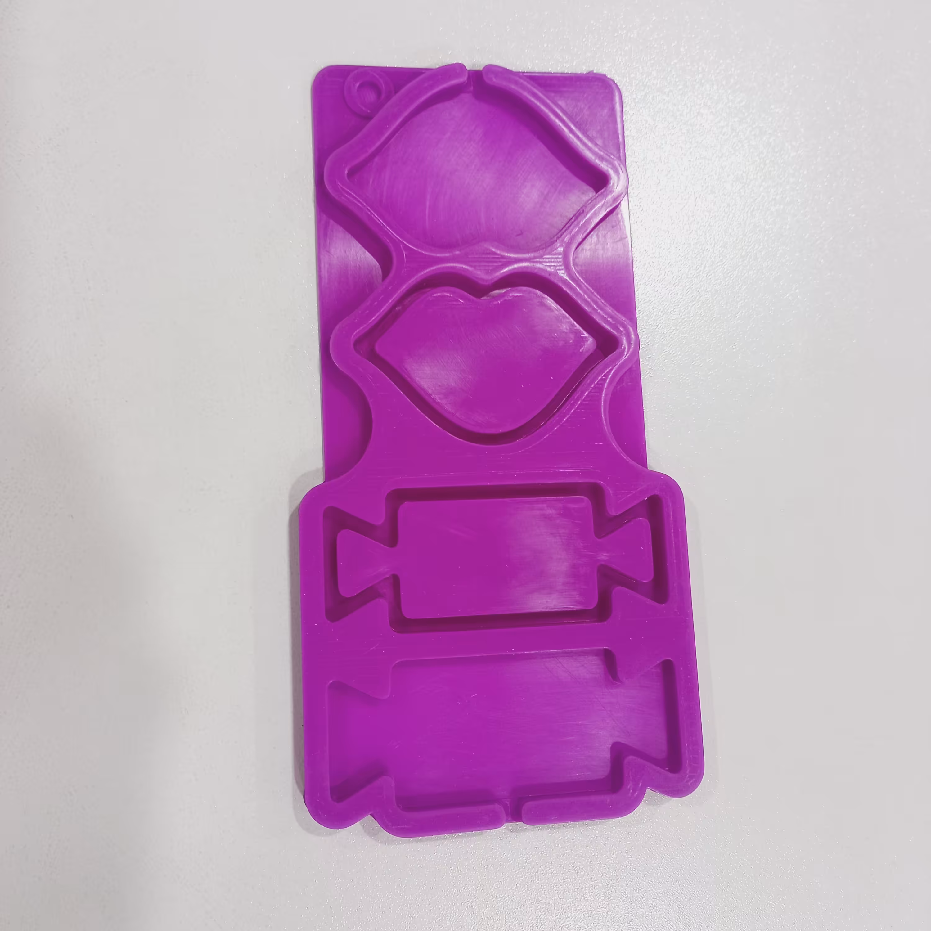 قالب آبنبات سیلیکون طرح لب و شکلات 