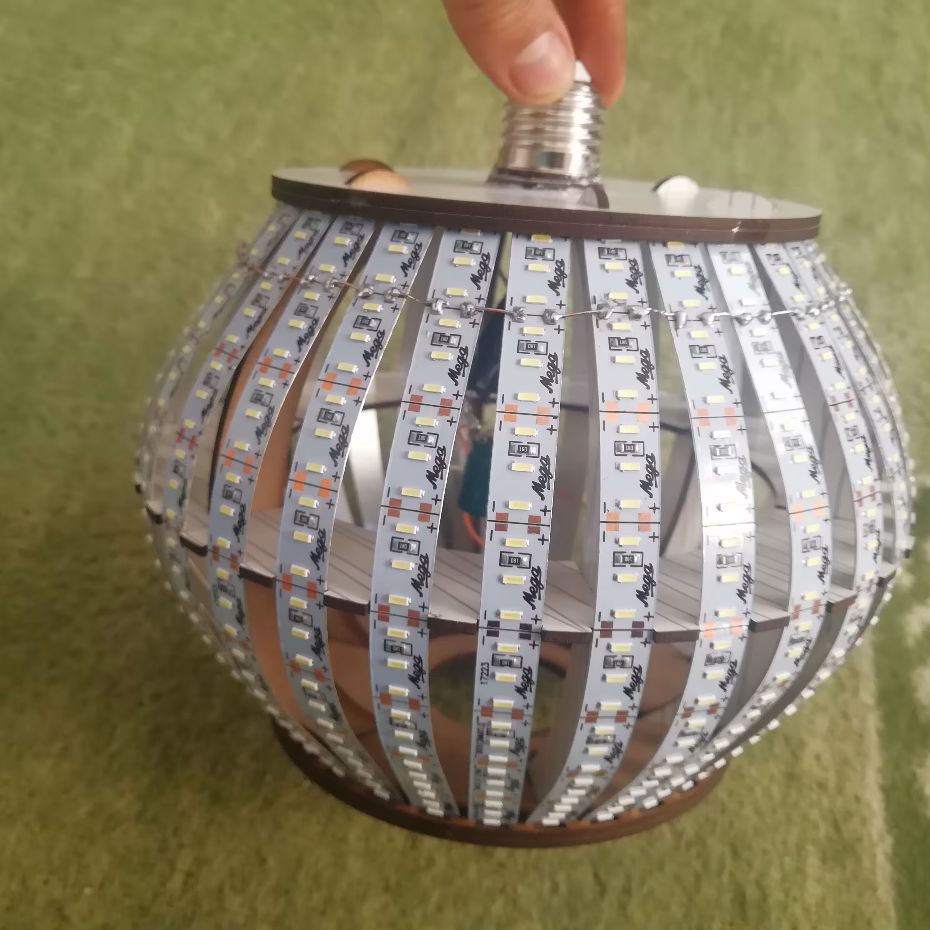 لامپ فوق کم مصرف 60وات.ارسال رایگان.بسیار پر نور