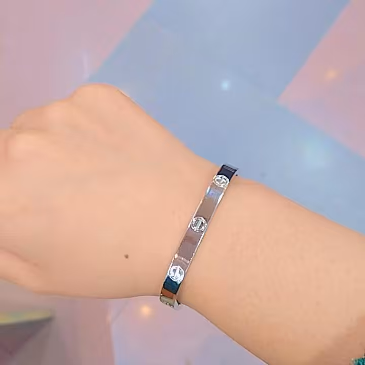 دستبند النگویی استیل نقره ای رنگ کاملا ثابت ضد حساسیت
