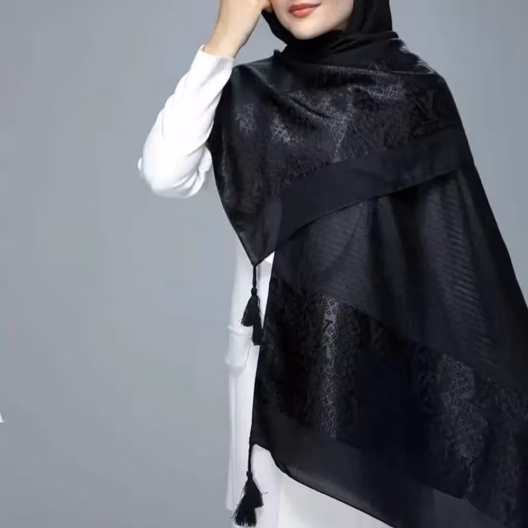 شال مجلسی حریر نخ مشکی منگوله دار دستک طرحدار قواره 200در75.اصلا پرز نمیده کیفیت عالی