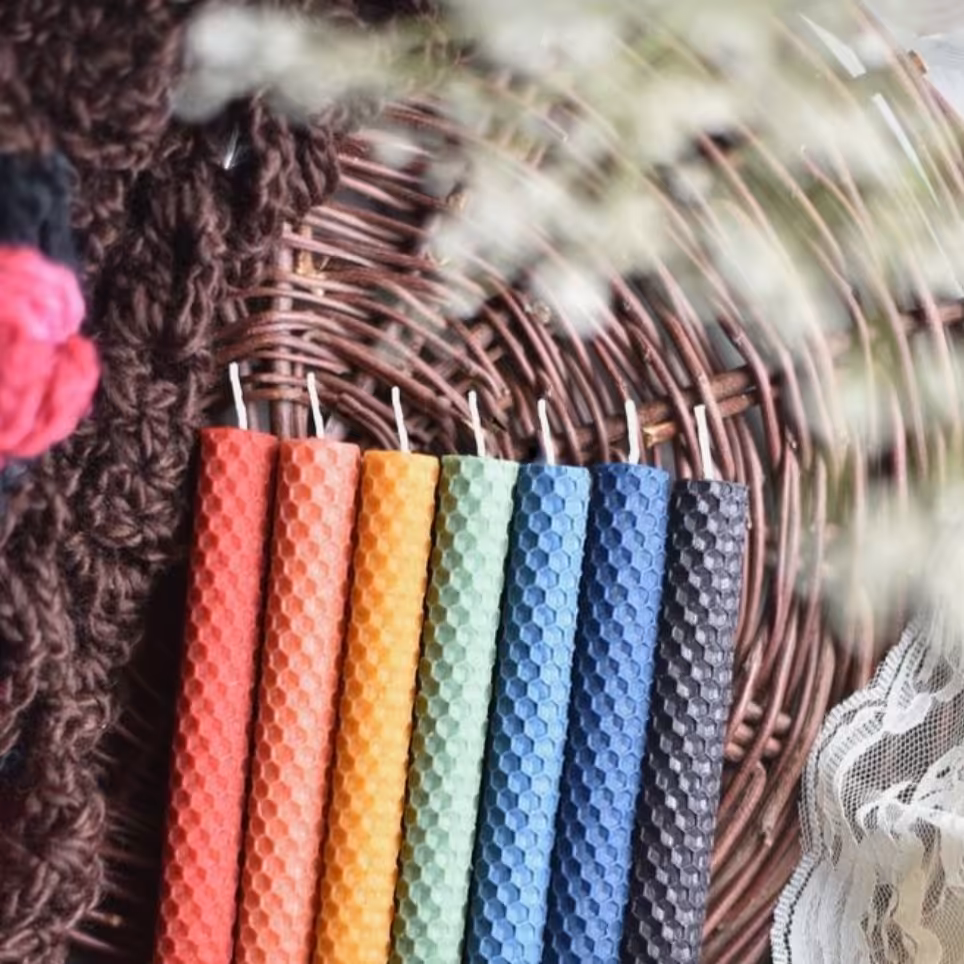 شمع موم عسلی ارتفاع 18 سانت .فروش و قیمت دو عدد  نوشته شده