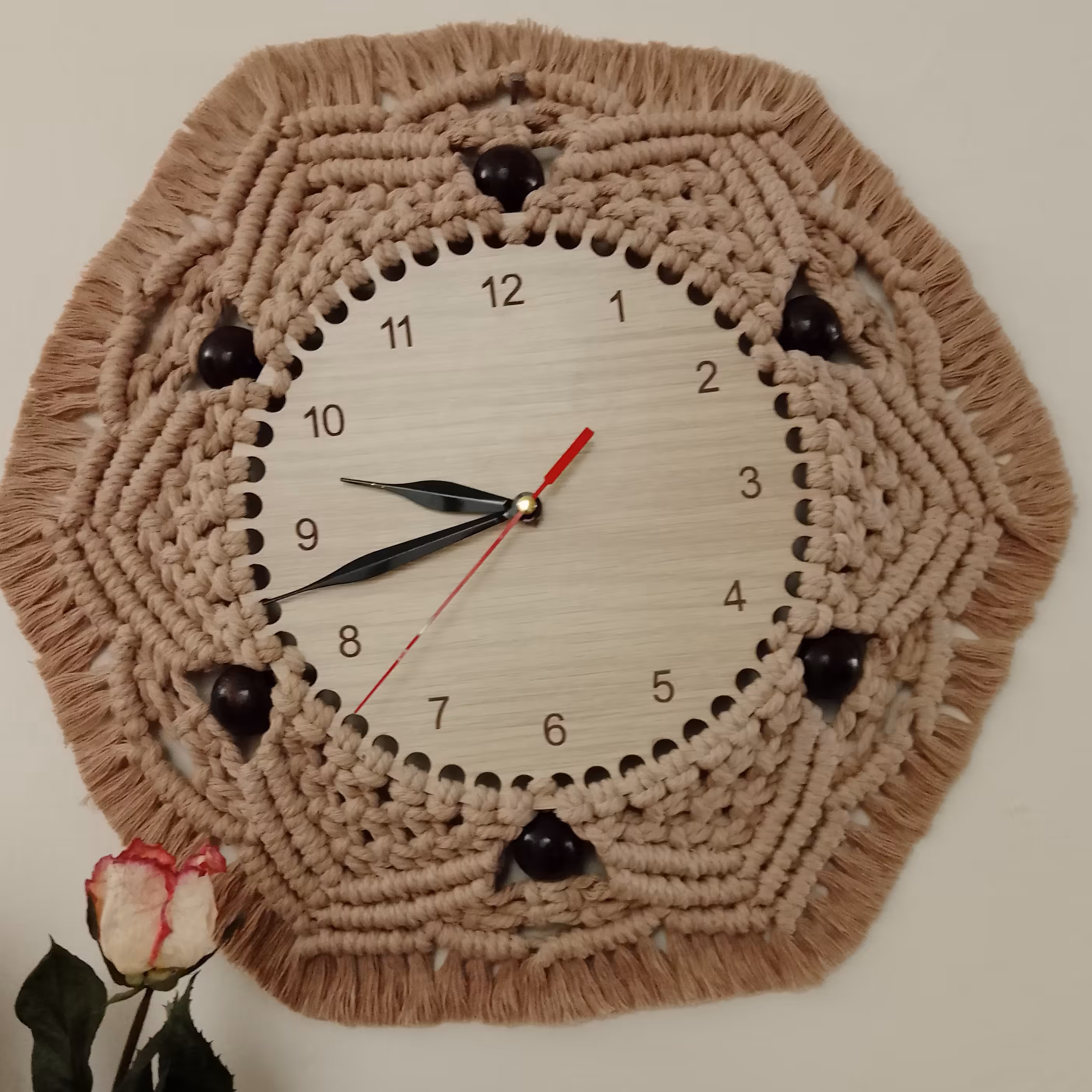 ساعت دیواری مکرومه