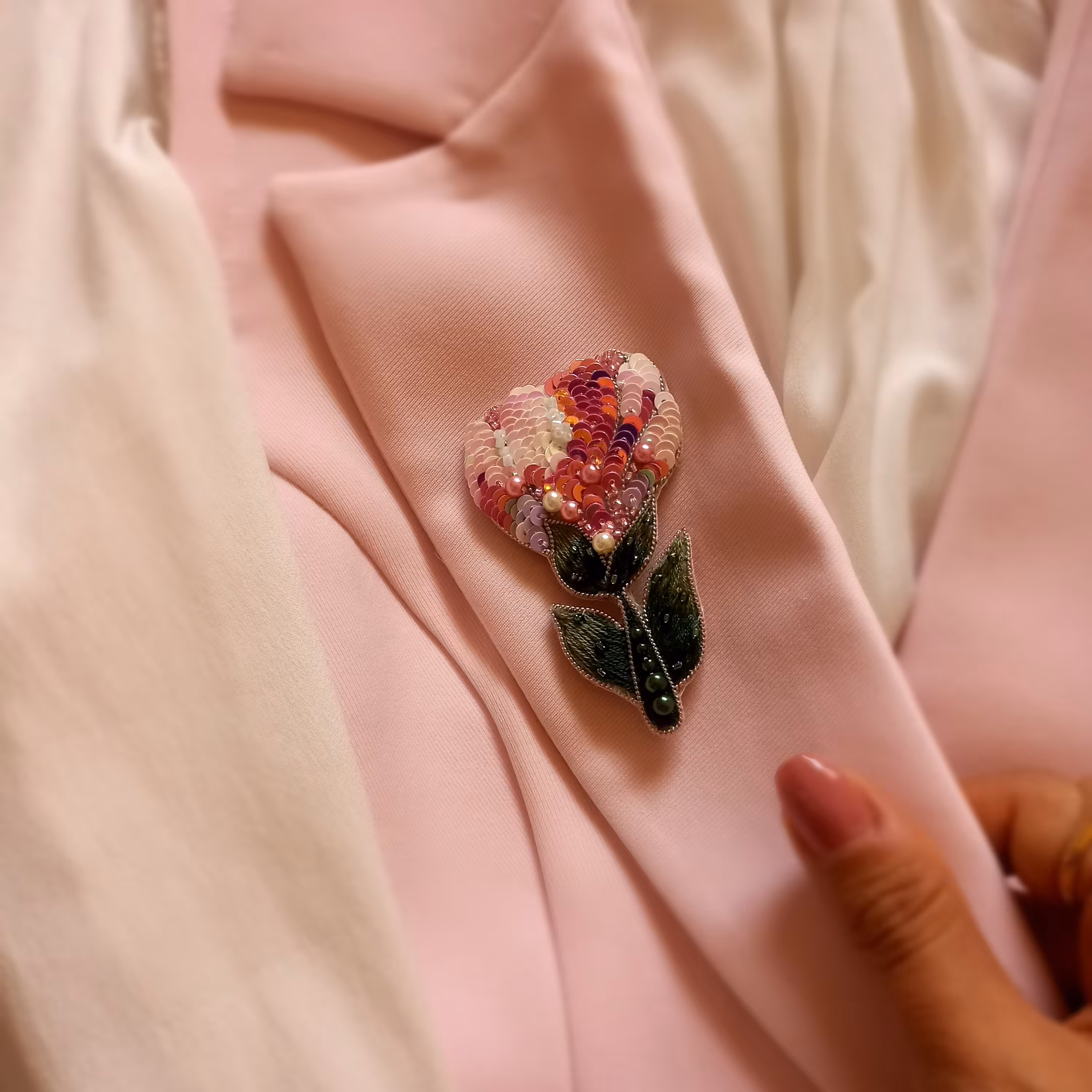 گلسینه جواهردوزی لاله