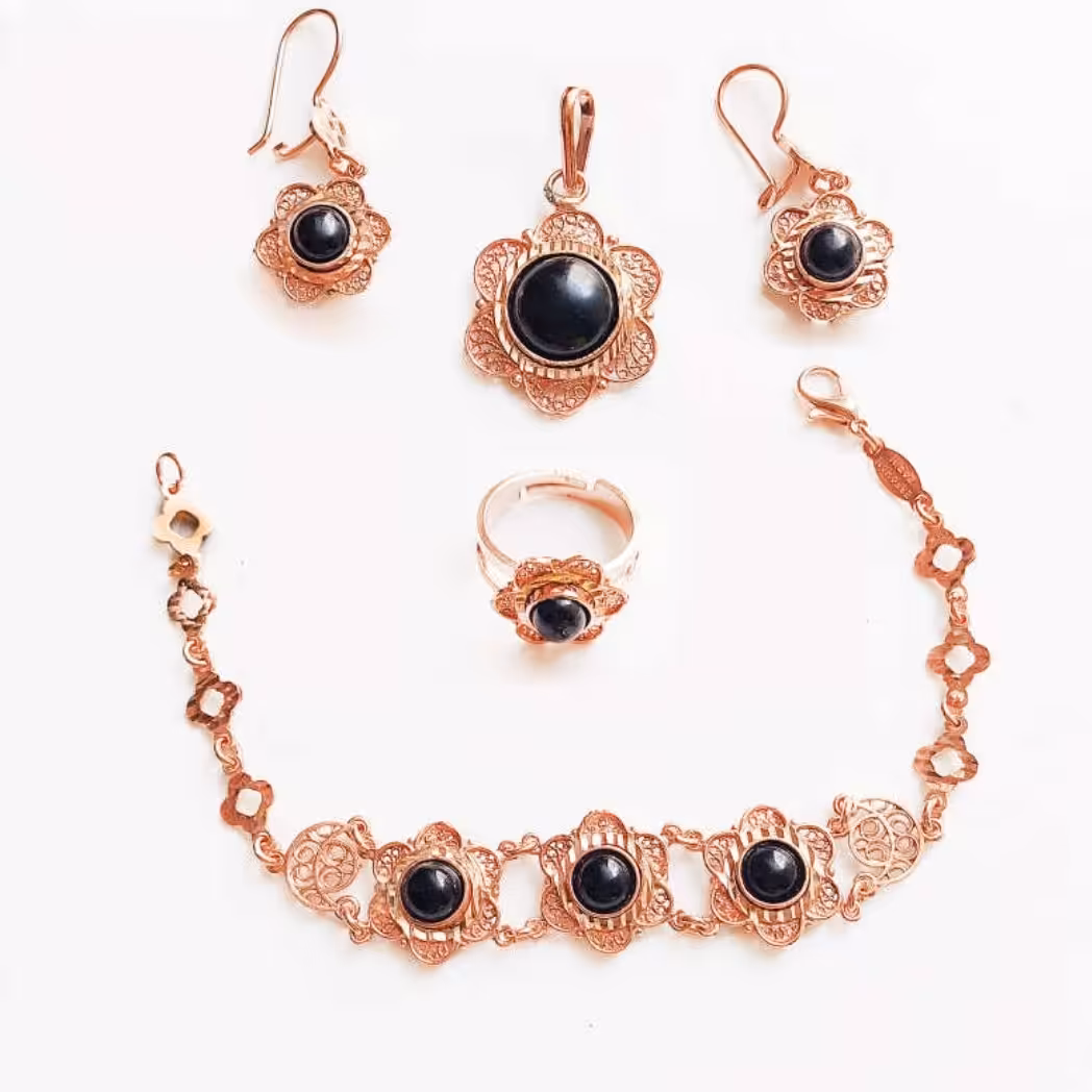 سرویس زنانه مشکی رنگ