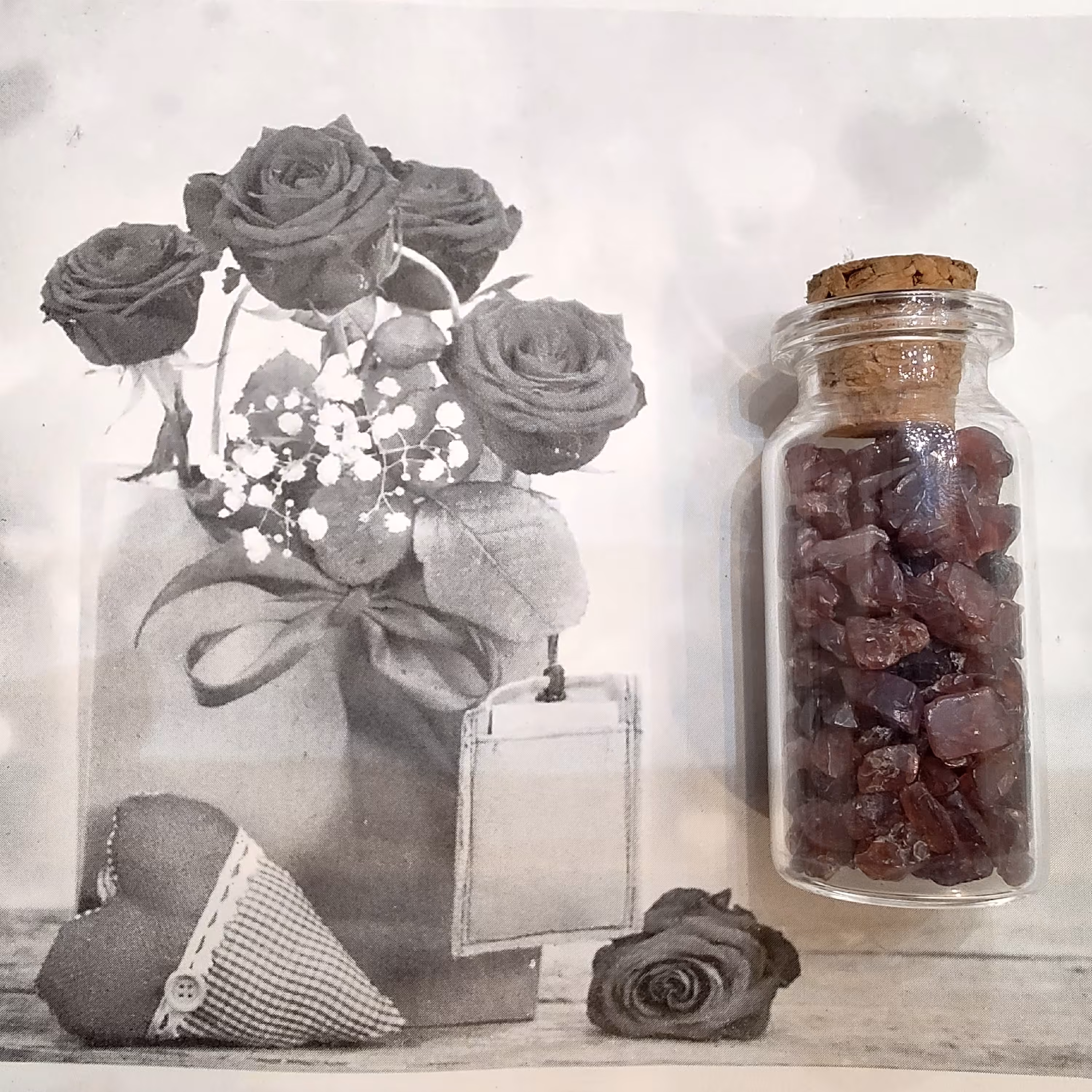 بطری سنگ طبیعی  گارنت،سنگ درمانی،تزیینی،ماه تولد