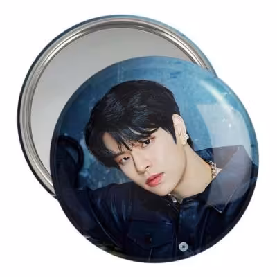 آینه جیبی خندالو مدل سونگمین گروه استری کیدز Stray Kids کد 11872