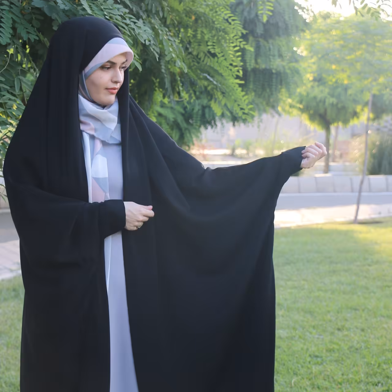 چادر مدل کارمندی خبرنگاری کرپ تایتانیک حریر الاسود(مچ دار)سایز بندی از 150تا 175