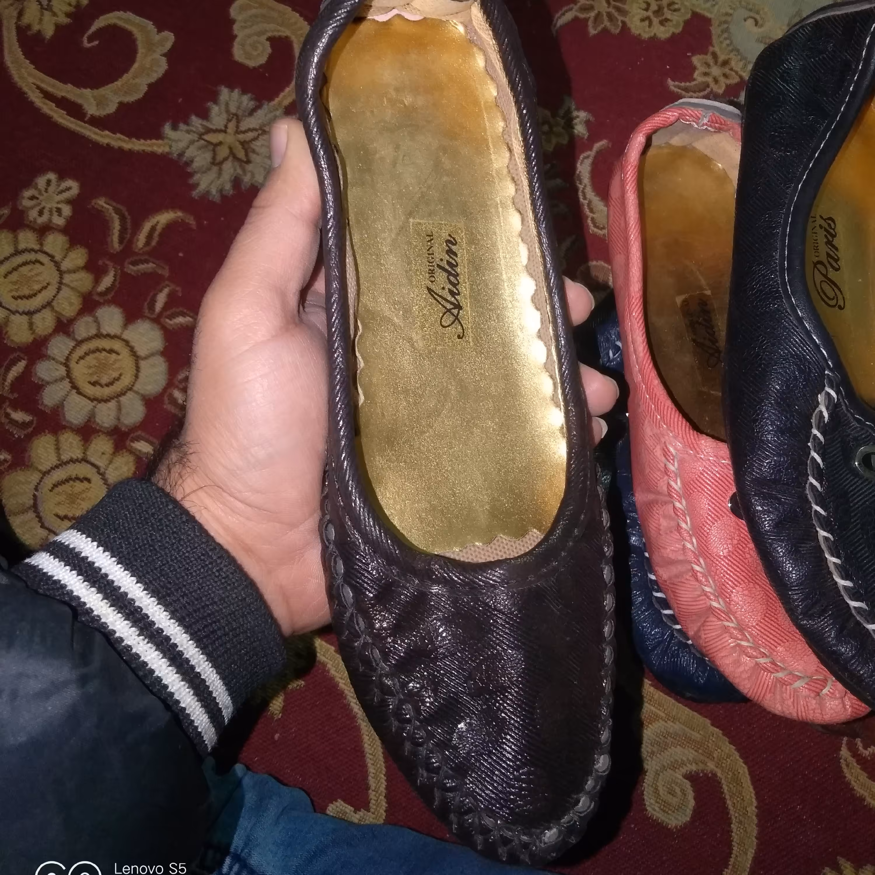 کفش راحتی زنانه جنس مرغوب در دو رنگ قهوه ای و سورمه ای