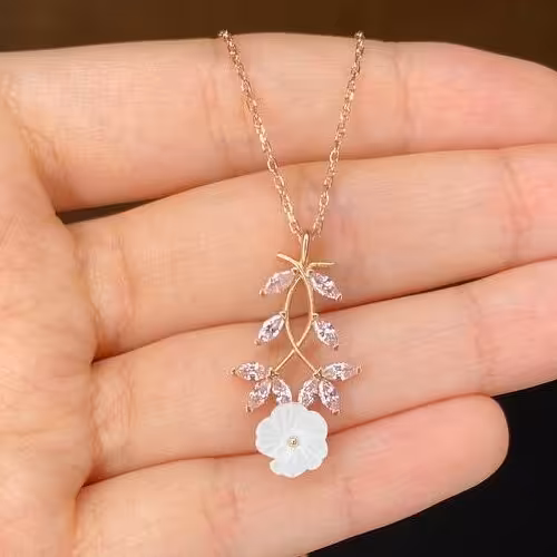 گردنبند گل دخترونه نقره اصل عیار 925 آبکاری رادیوم رنگ ثابت