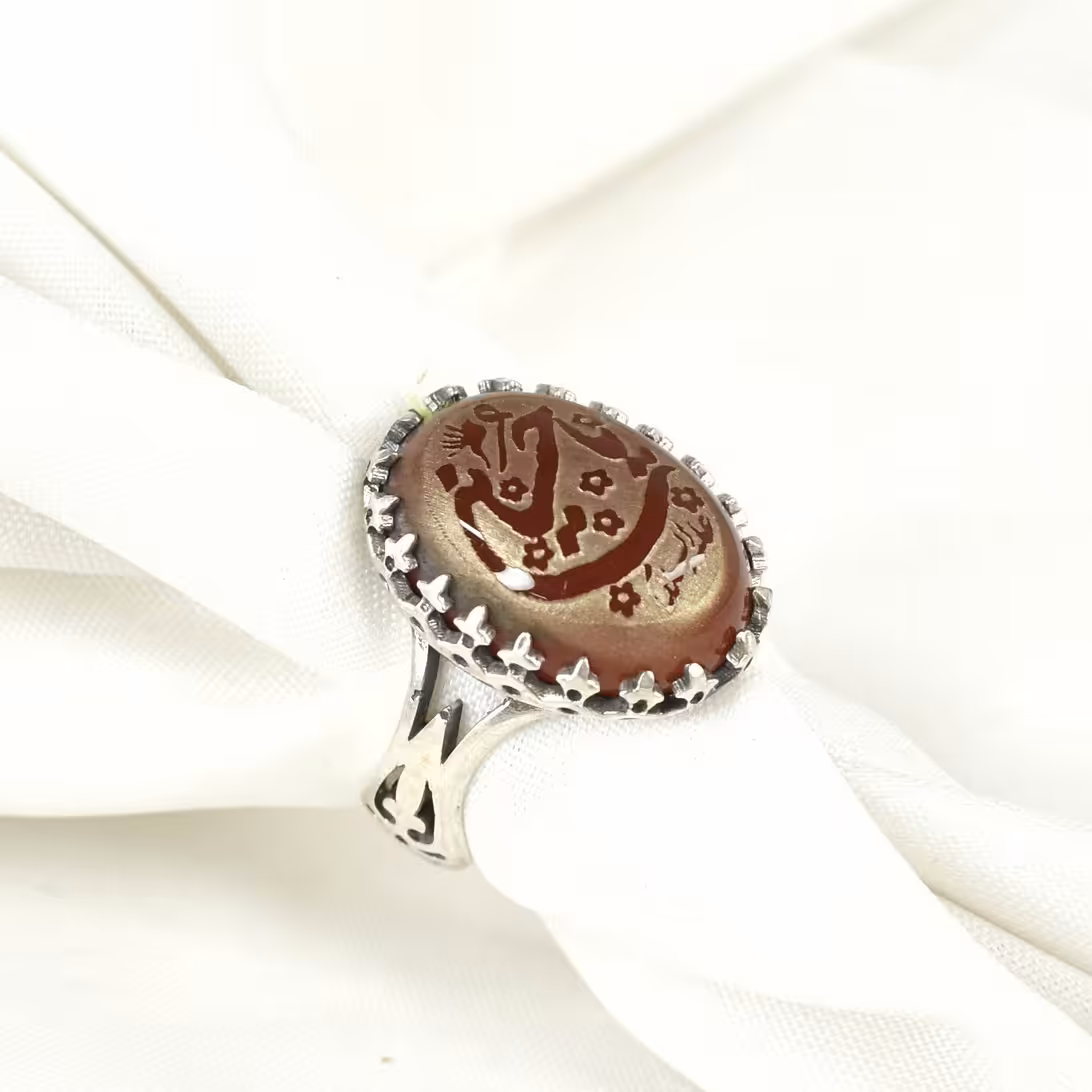 انگشتر نقره ایتالیا با سنگ عقیق ذکر یاحسین(ع) کد 10081