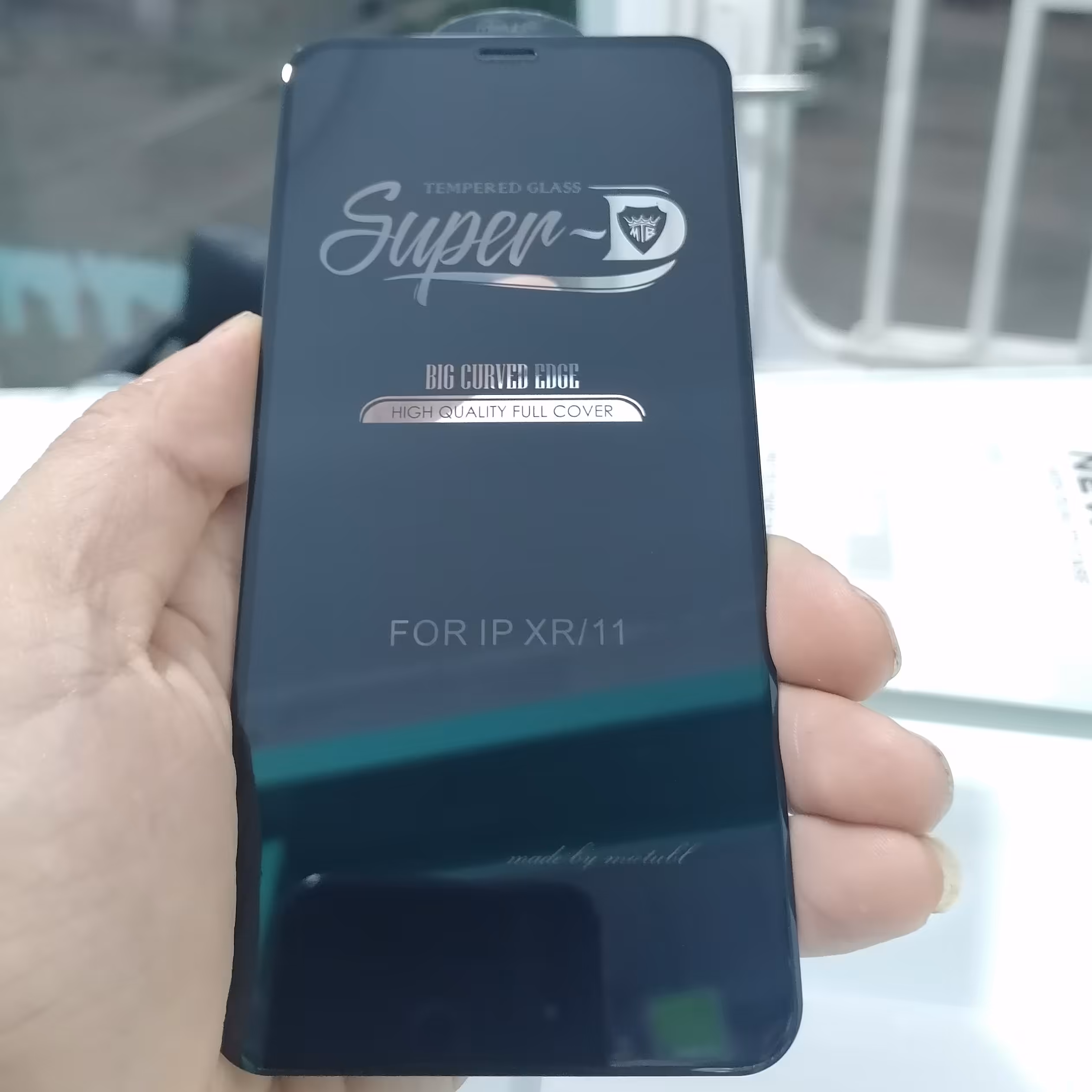 گلس شیشه ای سوپردی برند اصلی میتوبل مناسب گوشی آیفون 11 و XR دور مشکی