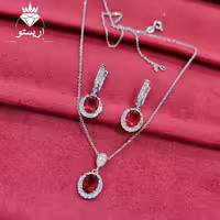 نیمست نقره(با زنجیر) (نگین سبز،قرمز و آبی) به همراه زنجیر  دیپلمات عیار 925 و آبکاری طلاسفید 