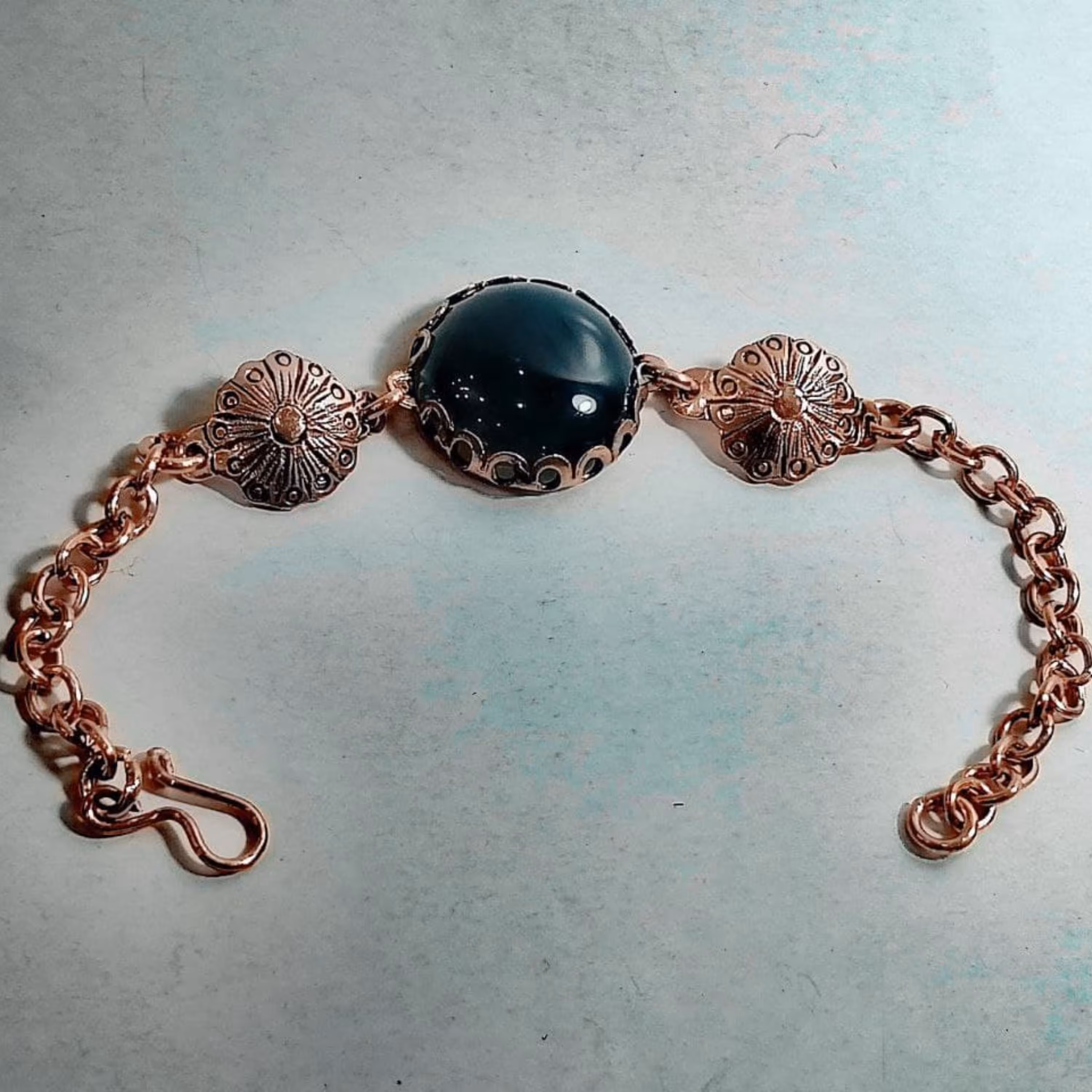 دستبند مسی نگین و قلمزنی سنگ  عقیق یشم تیره