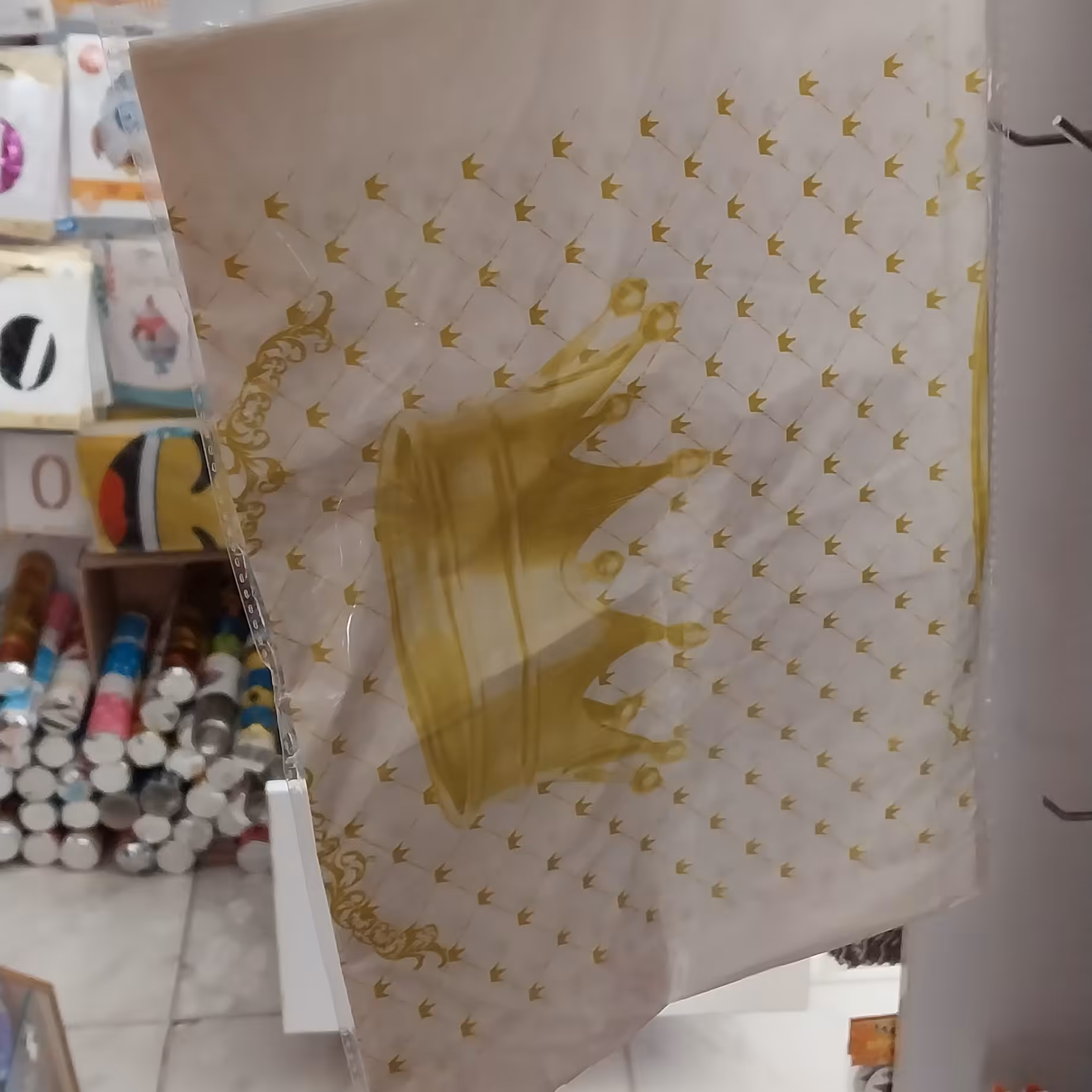 سفره تم تولد تاج طلایی سفید 