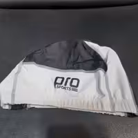 کلاه شنا پرو اسپورتس سفیدمشکی
جنس pu 
