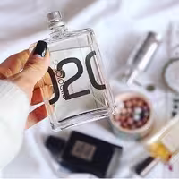 عطر مولکول 02 اصلی درجه یک و اصل 5گرمی بسیار عالی با ماندگاری بالا و تضمینی خط بو عالی برای افراد خاص دبی لنج امارات قطر