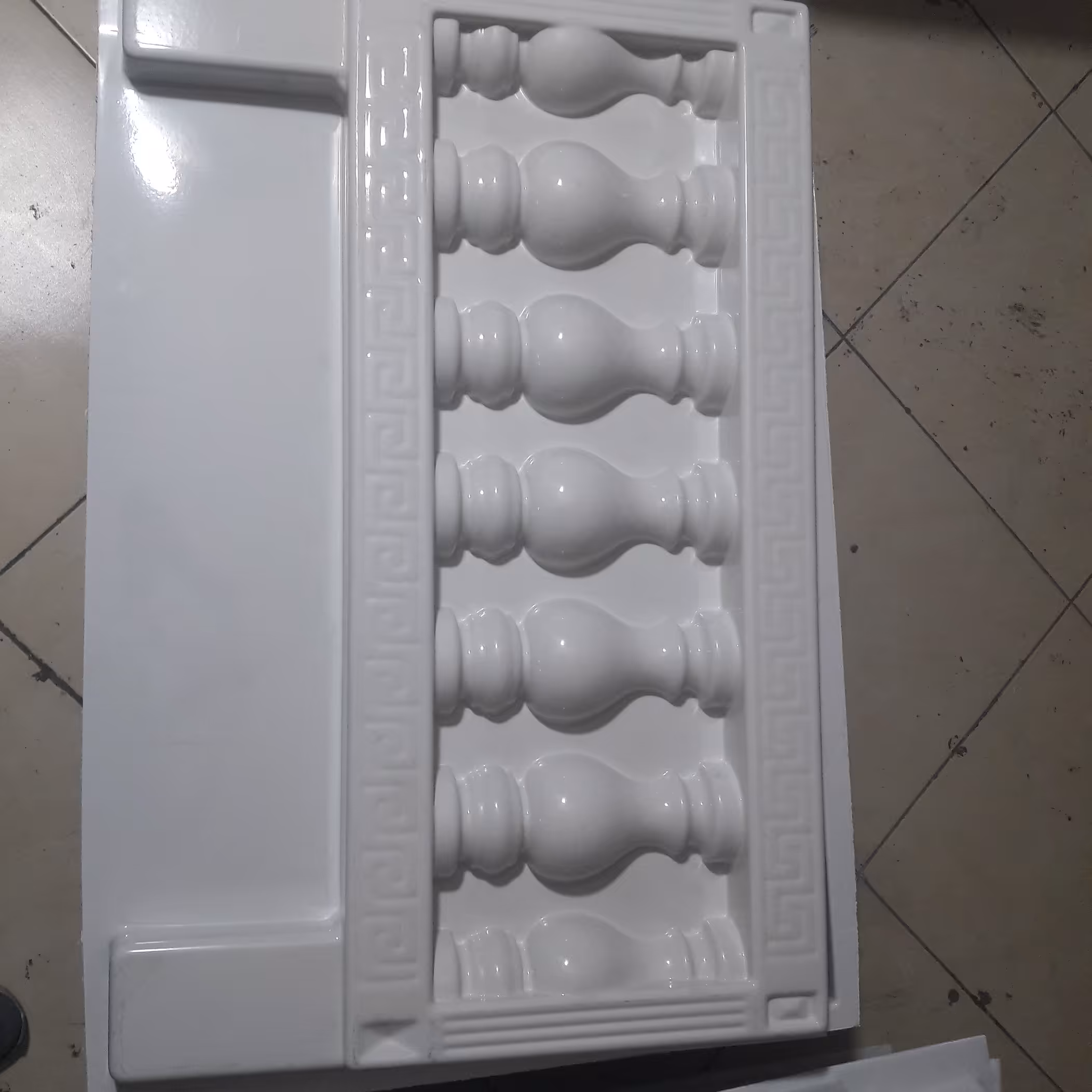 قالب دور باغچه ای مدل صراحی